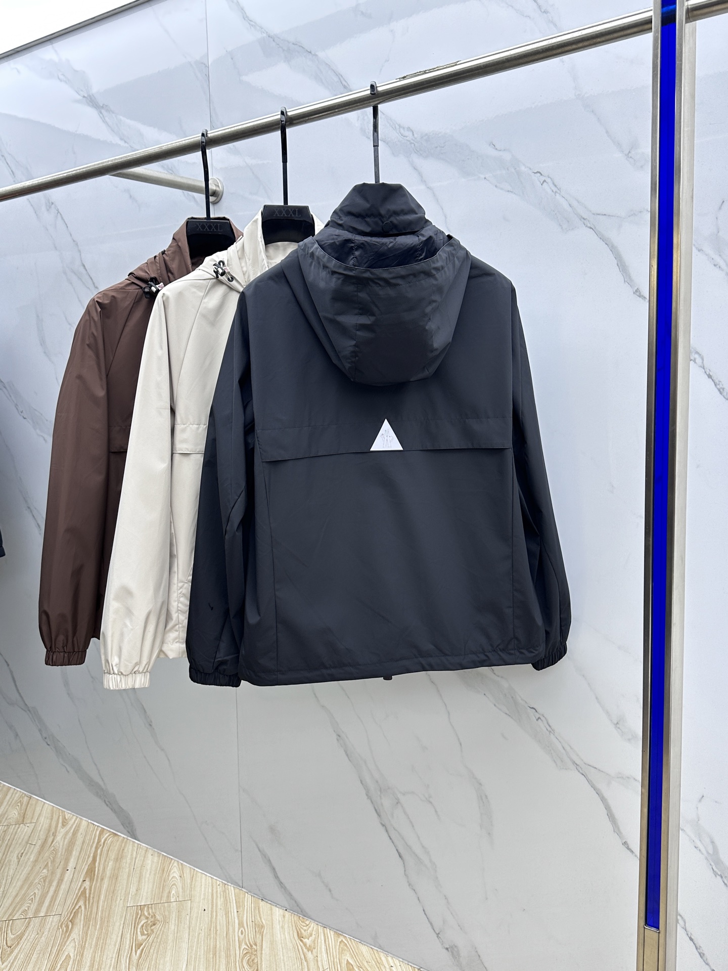 🆕Moncler蒙口 2025ss早秋新款发布夹棉连帽（帽子可收纳）夹克外套，字母老花 秋季爆款，穿上就