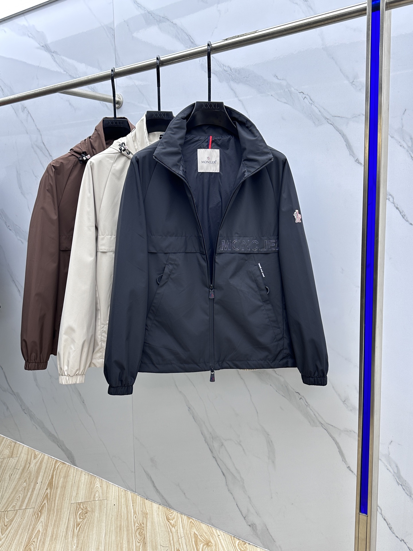 🆕Moncler蒙口 2025ss早秋新款发布夹棉连帽（帽子可收纳）夹克外套，字母老花 秋季爆款，穿上就