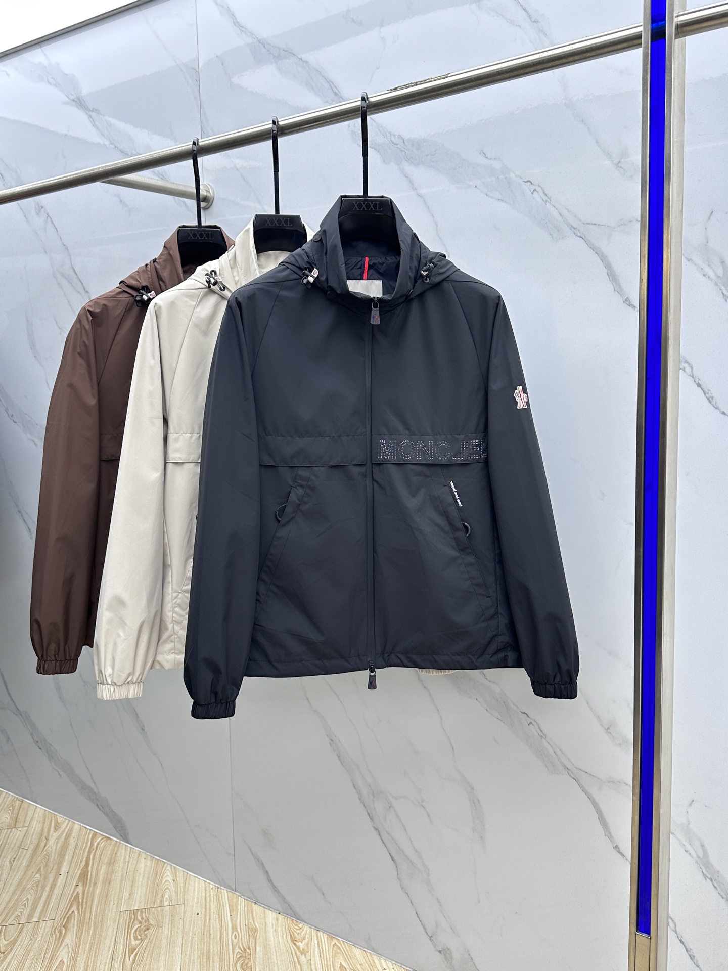 🆕Moncler蒙口 2025ss早秋新款发布夹棉连帽（帽子可收纳）夹克外套，字母老花 秋季爆款，穿上就