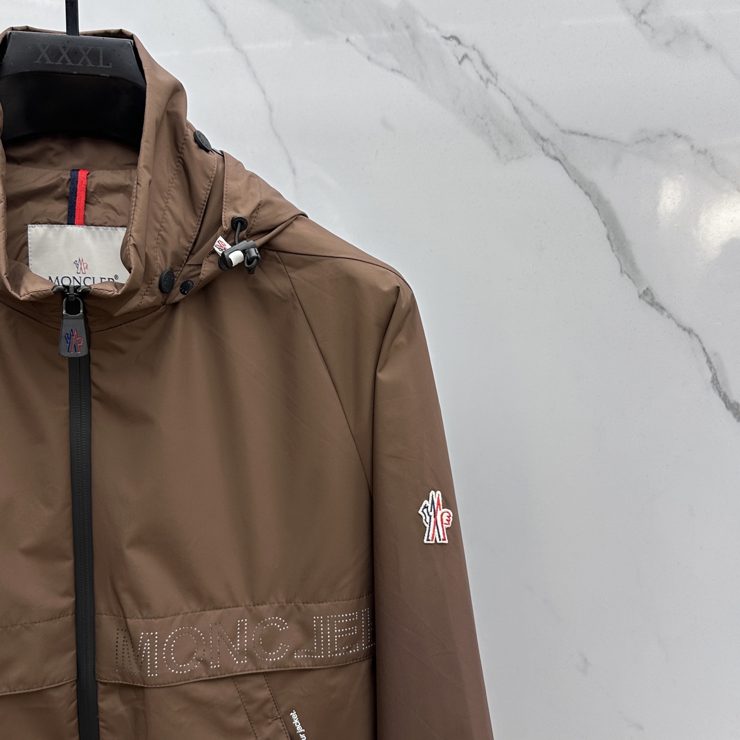 🆕Moncler蒙口 2025ss早秋新款发布夹棉连帽（帽子可收纳）夹克外套，字母老花 秋季爆款，穿上就