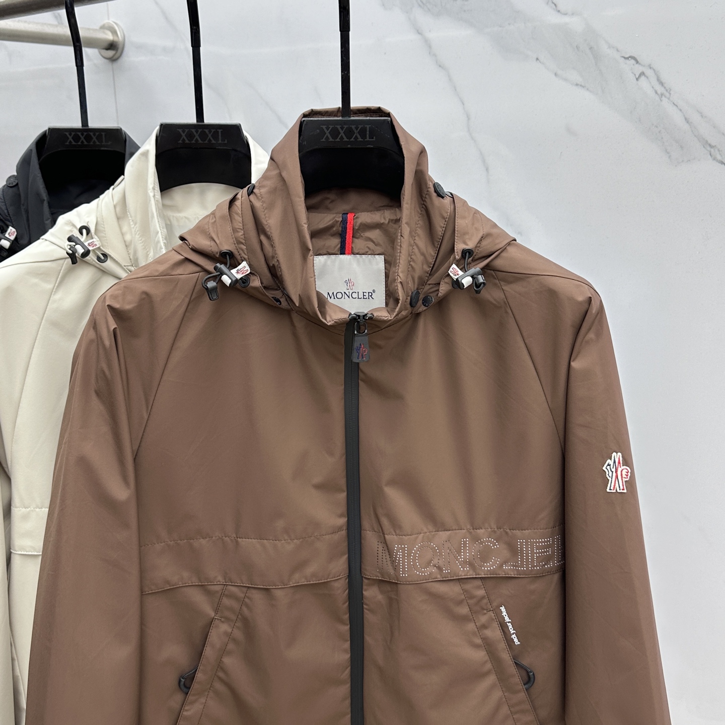 🆕Moncler蒙口 2025ss早秋新款发布夹棉连帽（帽子可收纳）夹克外套，字母老花 秋季爆款，穿上就