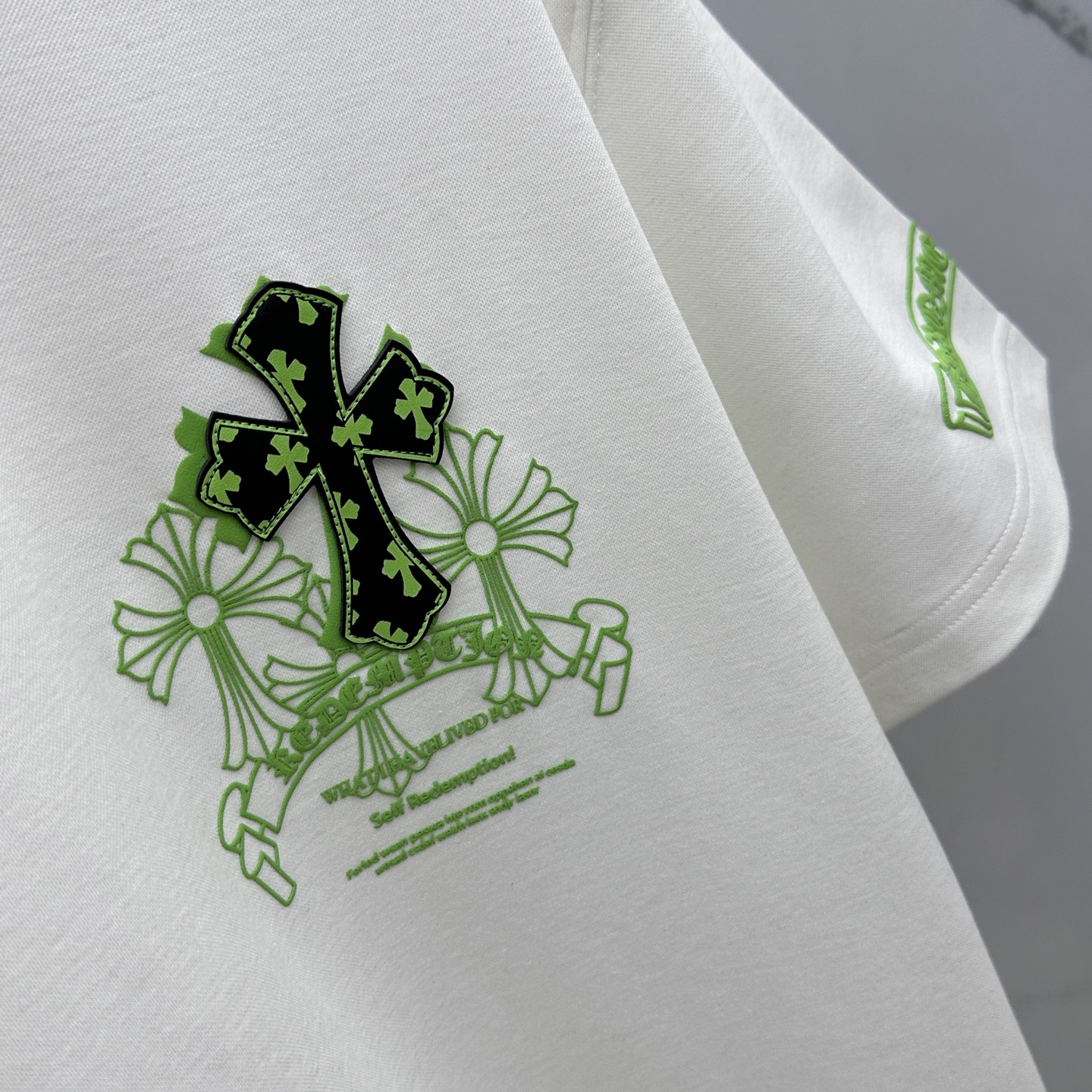 🆕CH*克罗心 2025SS秋季新款短袖打底T 恤，以当季色调传递典雅韵味，成就日常搭配佳选。胸前log