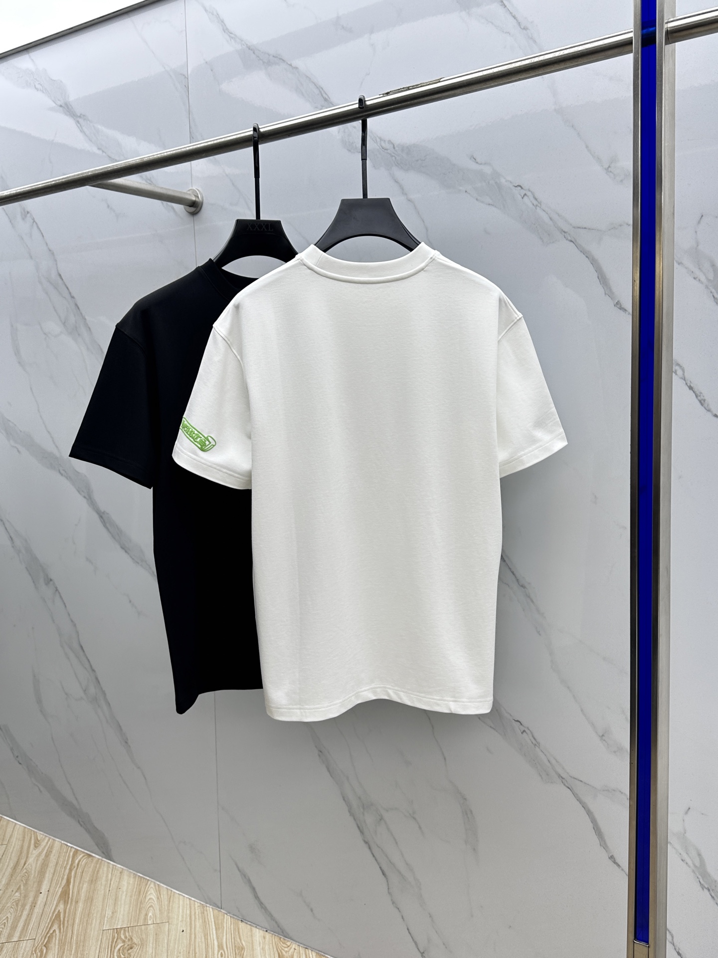 🆕CH*克罗心 2025SS秋季新款短袖打底T 恤，以当季色调传递典雅韵味，成就日常搭配佳选。胸前log