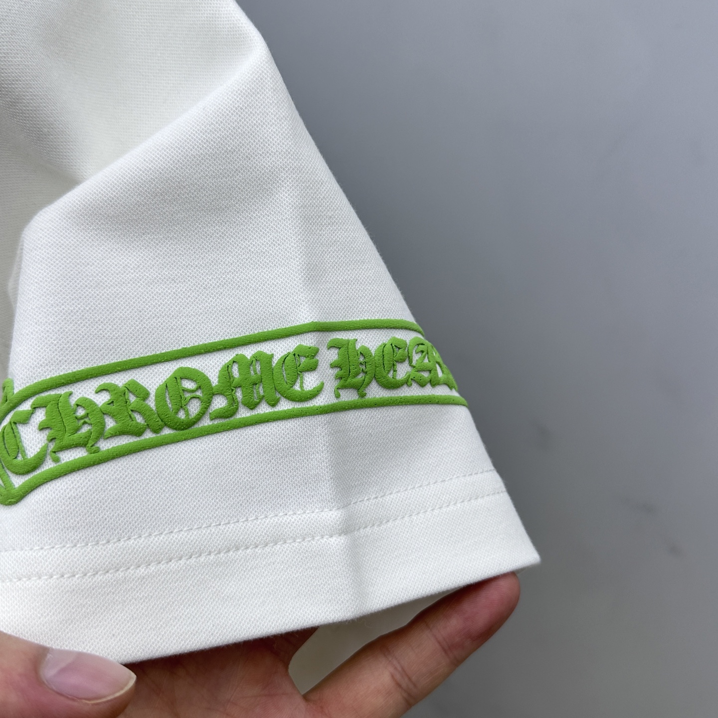 🆕CH*克罗心 2025SS秋季新款短袖打底T 恤，以当季色调传递典雅韵味，成就日常搭配佳选。胸前log