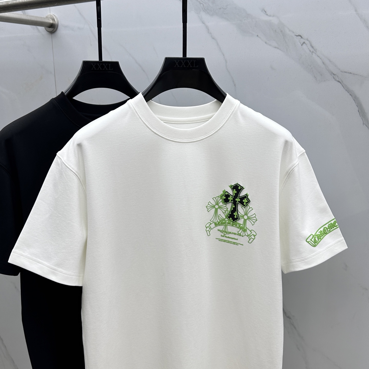 🆕CH*克罗心 2025SS秋季新款短袖打底T 恤，以当季色调传递典雅韵味，成就日常搭配佳选。胸前log