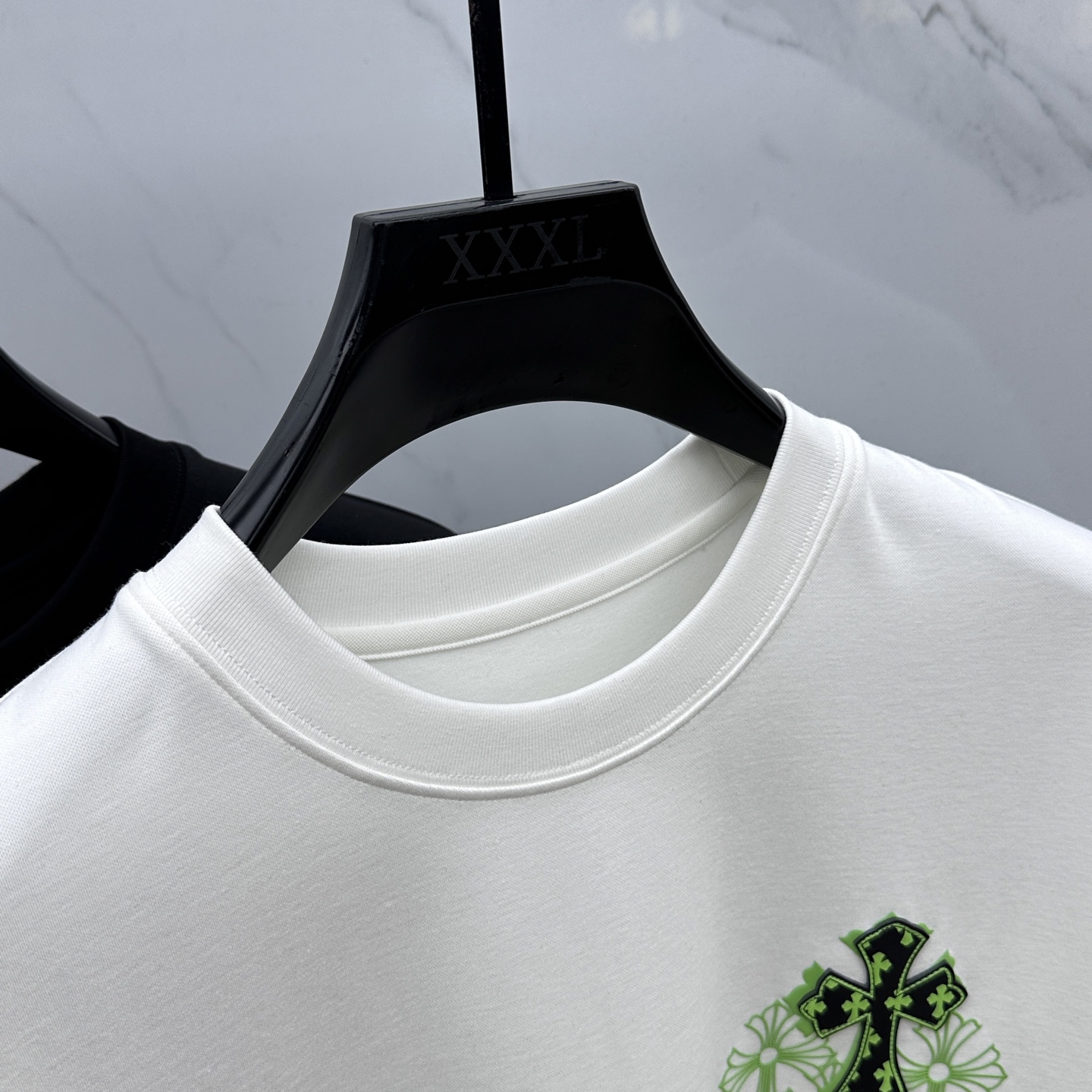 🆕CH*克罗心 2025SS秋季新款短袖打底T 恤，以当季色调传递典雅韵味，成就日常搭配佳选。胸前log