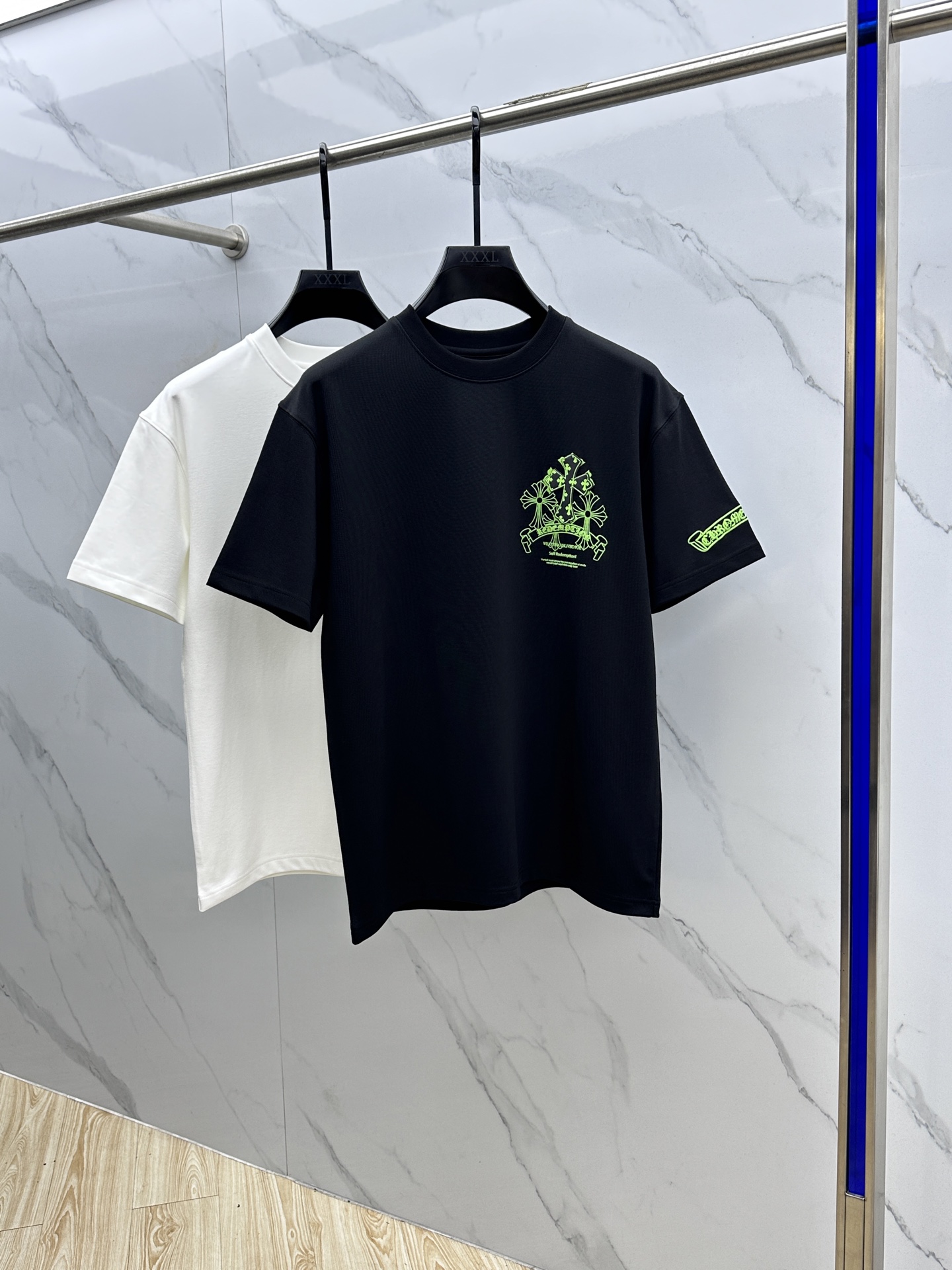 🆕CH*克罗心 2025SS秋季新款短袖打底T 恤，以当季色调传递典雅韵味，成就日常搭配佳选。胸前log