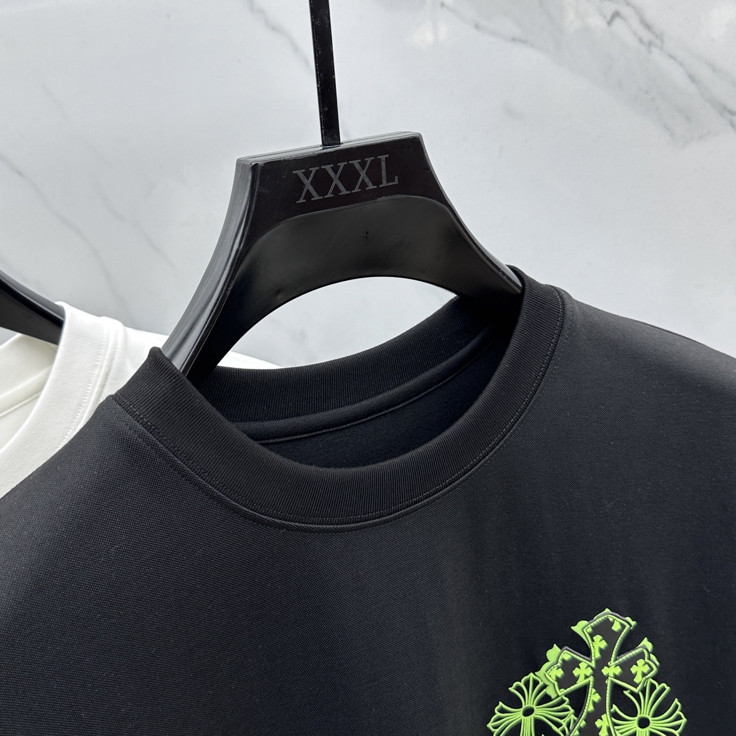 🆕CH*克罗心 2025SS秋季新款短袖打底T 恤，以当季色调传递典雅韵味，成就日常搭配佳选。胸前log