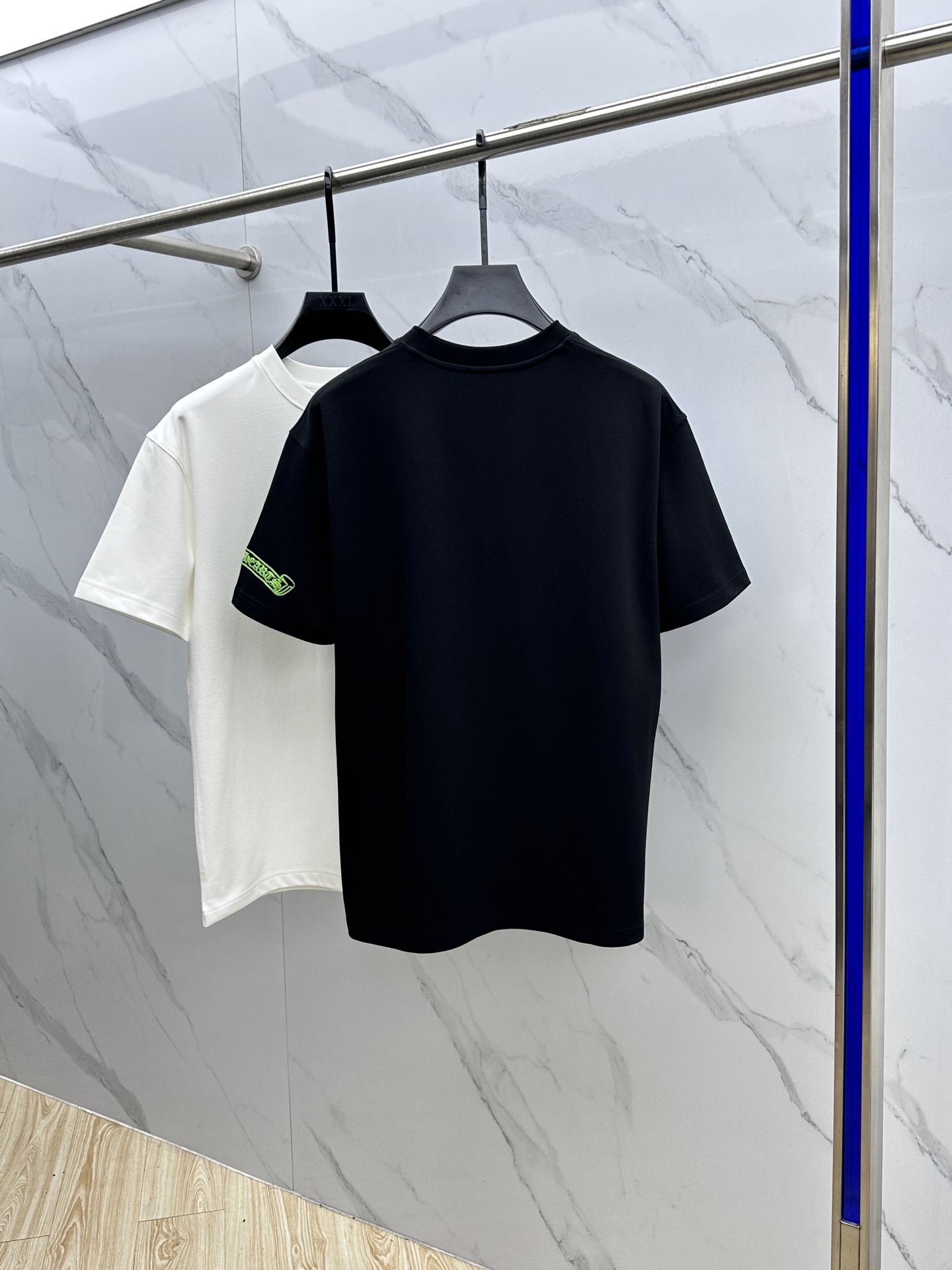 🆕CH*克罗心 2025SS秋季新款短袖打底T 恤，以当季色调传递典雅韵味，成就日常搭配佳选。胸前log