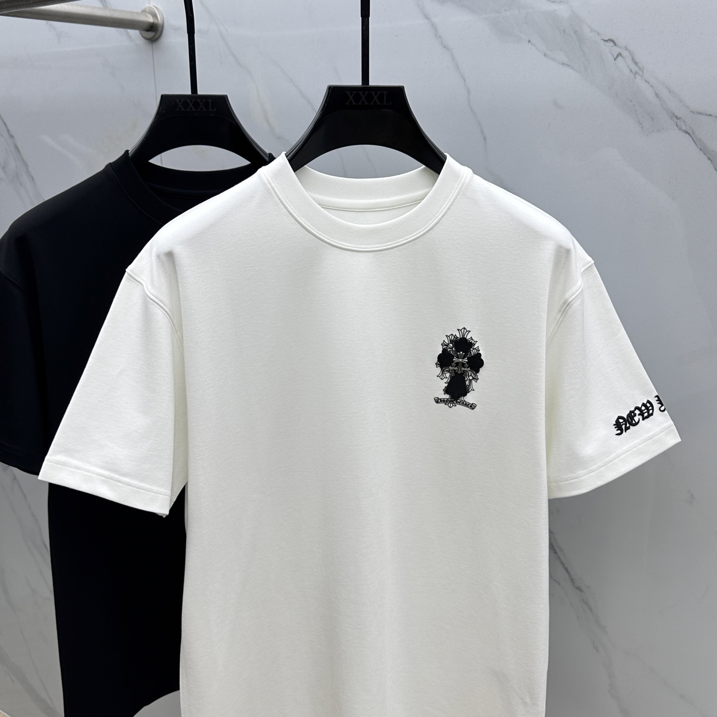 🆕CH*克罗心 2025SS秋季新款短袖打底T 恤，以当季色调传递典雅韵味，成就日常搭配佳选。胸前log