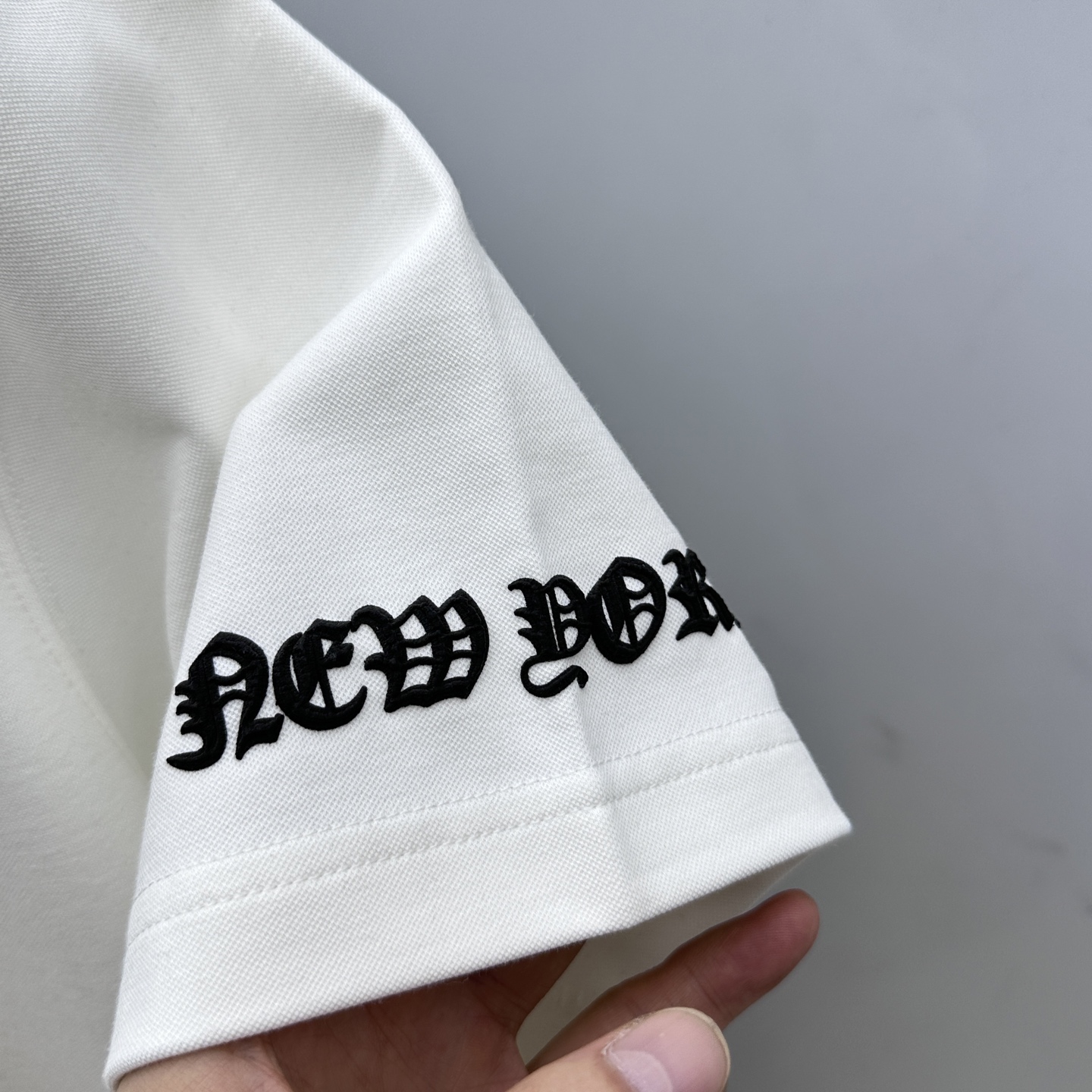 🆕CH*克罗心 2025SS秋季新款短袖打底T 恤，以当季色调传递典雅韵味，成就日常搭配佳选。胸前log