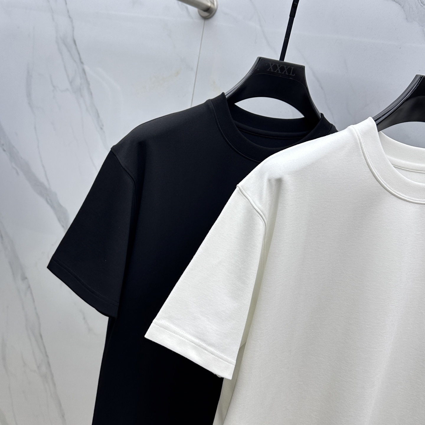 🆕CH*克罗心 2025SS秋季新款短袖打底T 恤，以当季色调传递典雅韵味，成就日常搭配佳选。胸前log