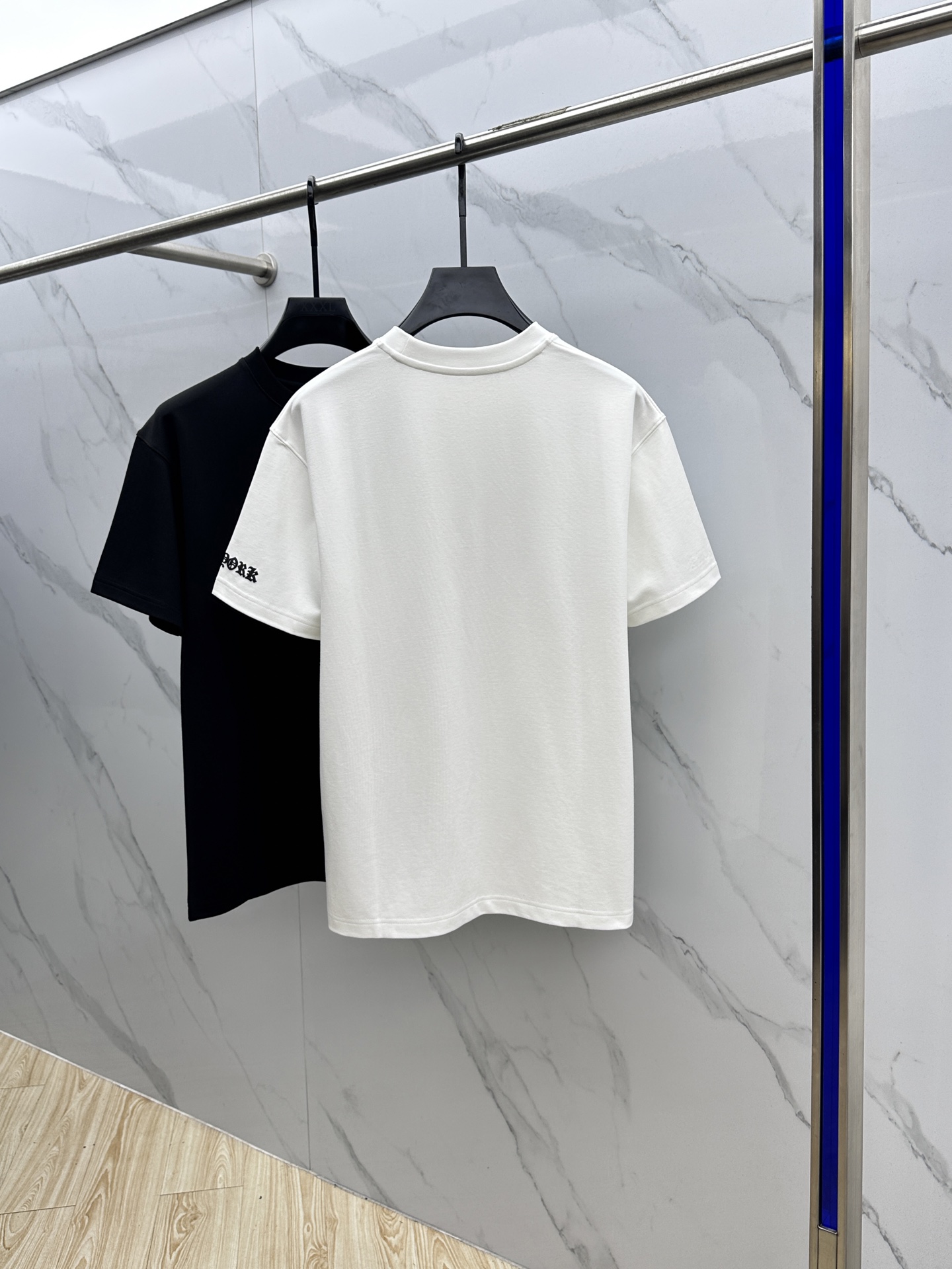 🆕CH*克罗心 2025SS秋季新款短袖打底T 恤，以当季色调传递典雅韵味，成就日常搭配佳选。胸前log