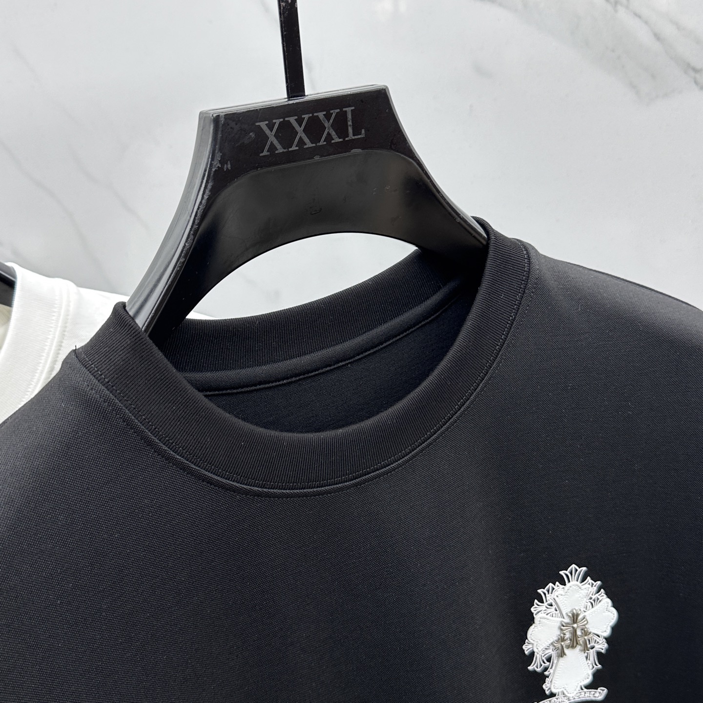 🆕CH*克罗心 2025SS秋季新款短袖打底T 恤，以当季色调传递典雅韵味，成就日常搭配佳选。胸前log