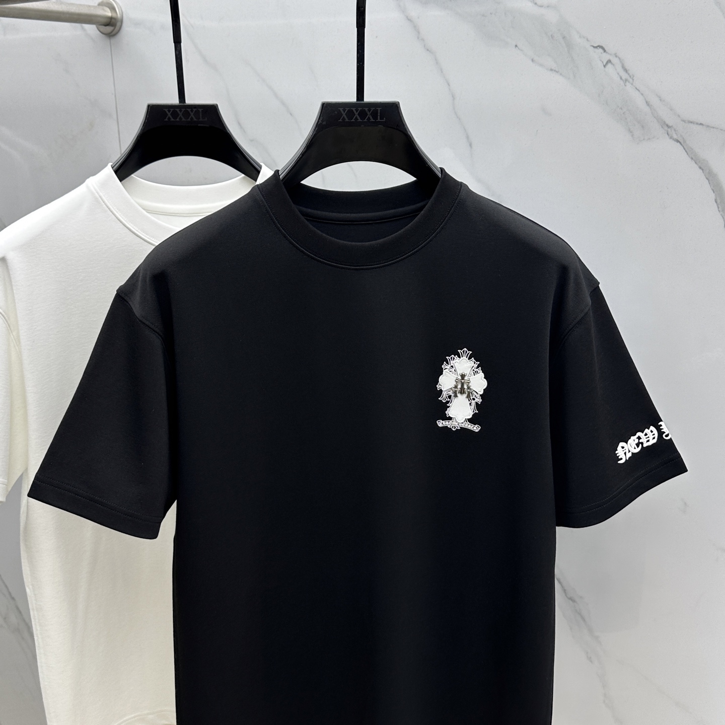 🆕CH*克罗心 2025SS秋季新款短袖打底T 恤，以当季色调传递典雅韵味，成就日常搭配佳选。胸前log