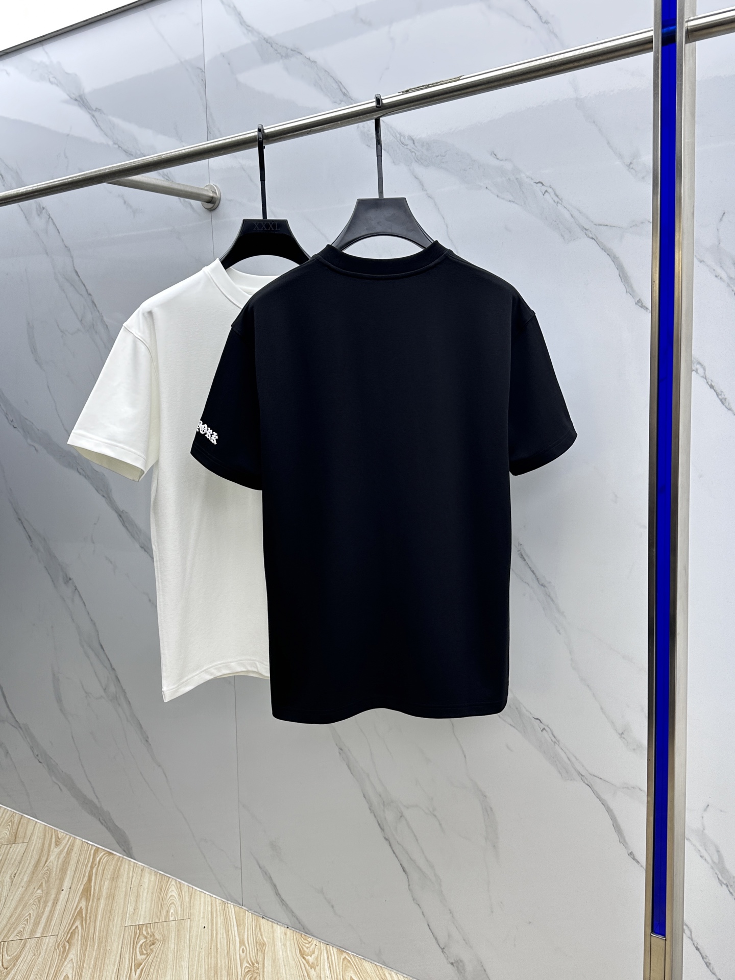 🆕CH*克罗心 2025SS秋季新款短袖打底T 恤，以当季色调传递典雅韵味，成就日常搭配佳选。胸前log