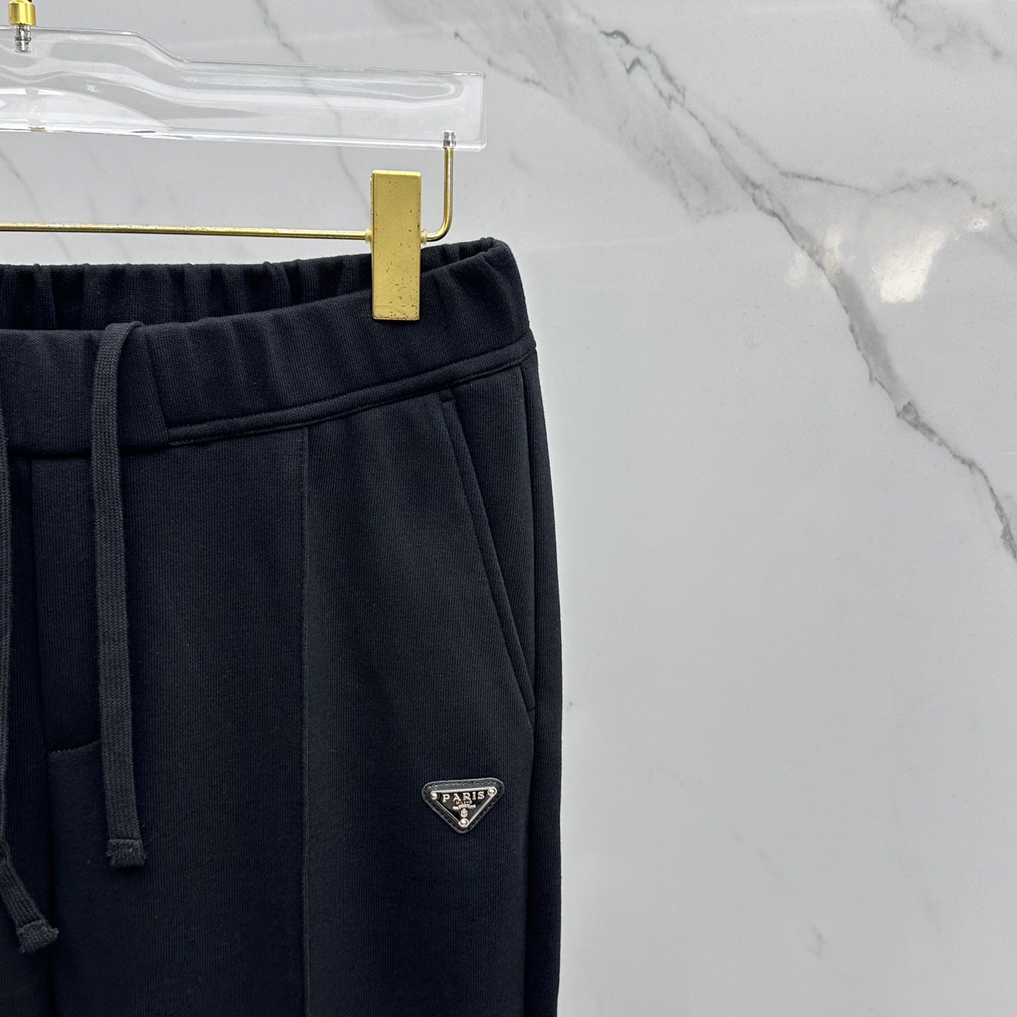 高货🆕Prada普拉达 2025秋冬新款休闲裤 立体定位经典品牌金属LOGO 高端版本，定制面料 透气舒