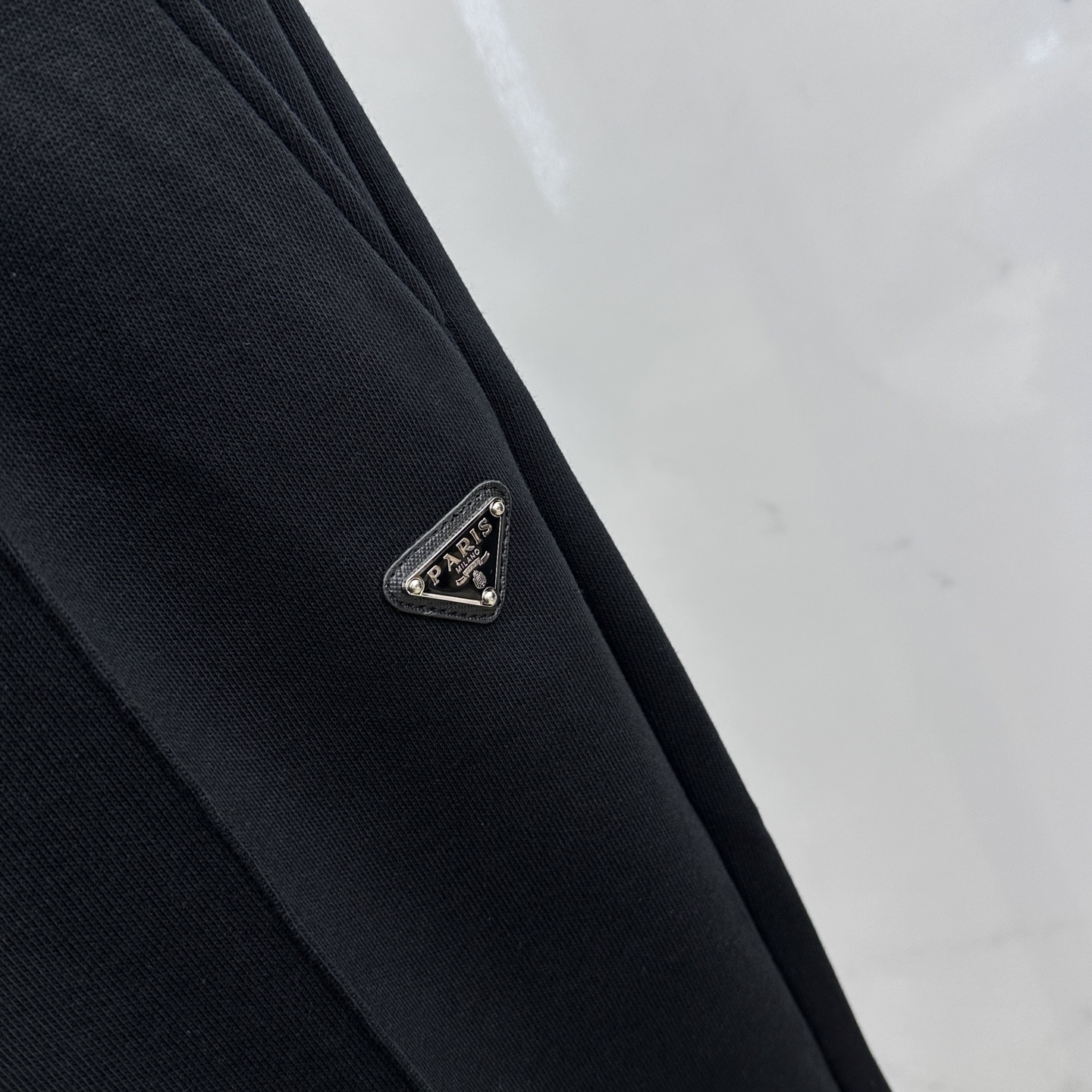 高货🆕Prada普拉达 2025秋冬新款休闲裤 立体定位经典品牌金属LOGO 高端版本，定制面料 透气舒