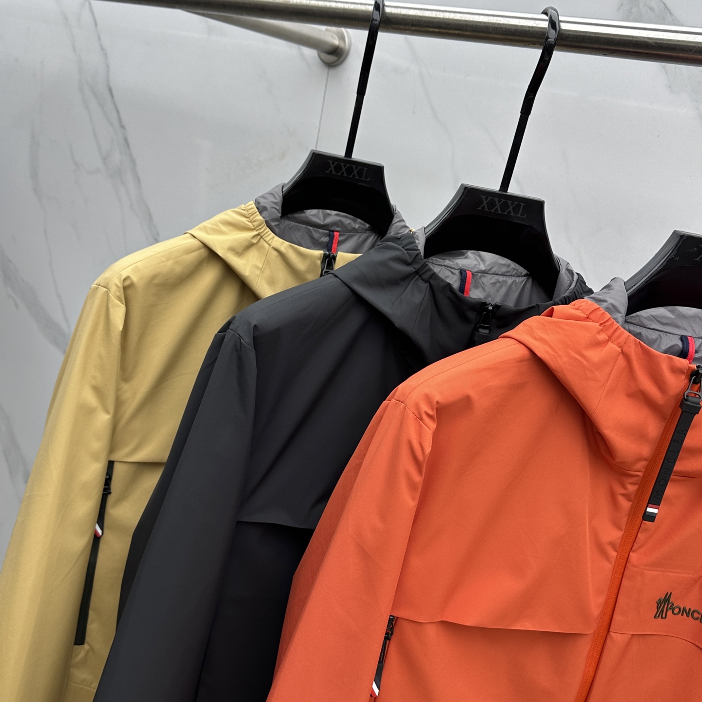 🆕Moncler蒙口 2025ss早秋新款发布夹棉连帽夹克外套，字母logo标识 秋季爆款，穿上就是舒适