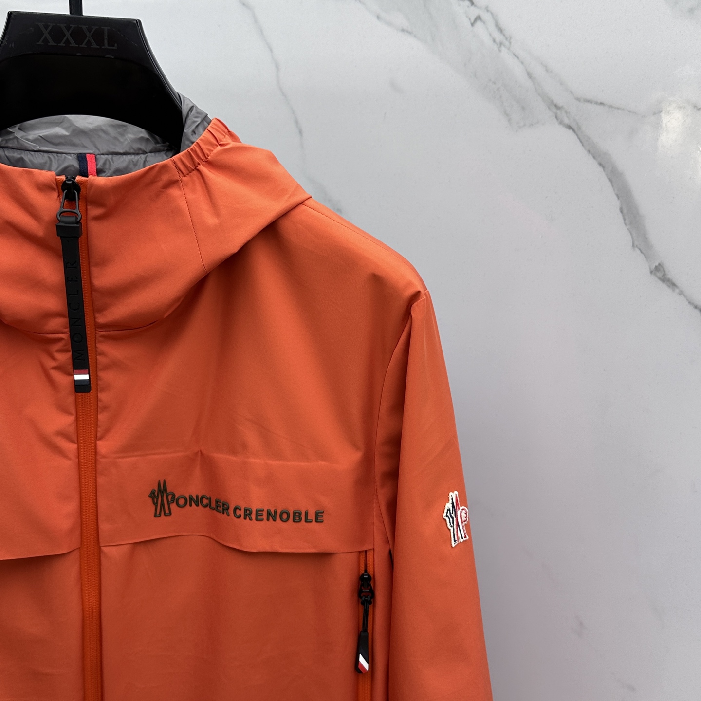 🆕Moncler蒙口 2025ss早秋新款发布夹棉连帽夹克外套，字母logo标识 秋季爆款，穿上就是舒适