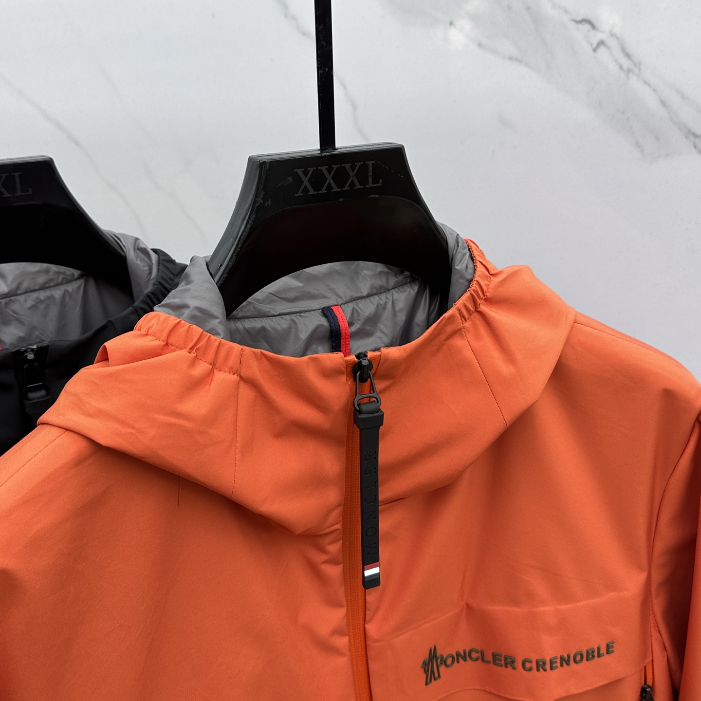 🆕Moncler蒙口 2025ss早秋新款发布夹棉连帽夹克外套，字母logo标识 秋季爆款，穿上就是舒适