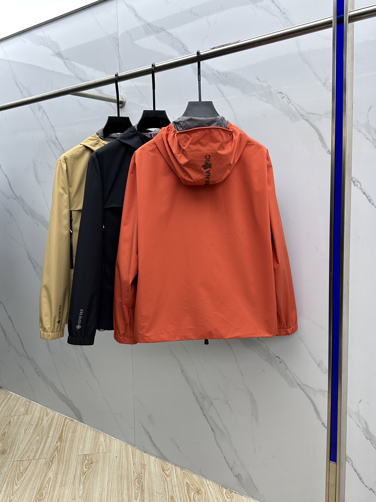 🆕Moncler蒙口 2025ss早秋新款发布夹棉连帽夹克外套，字母logo标识 秋季爆款，穿上就是舒适