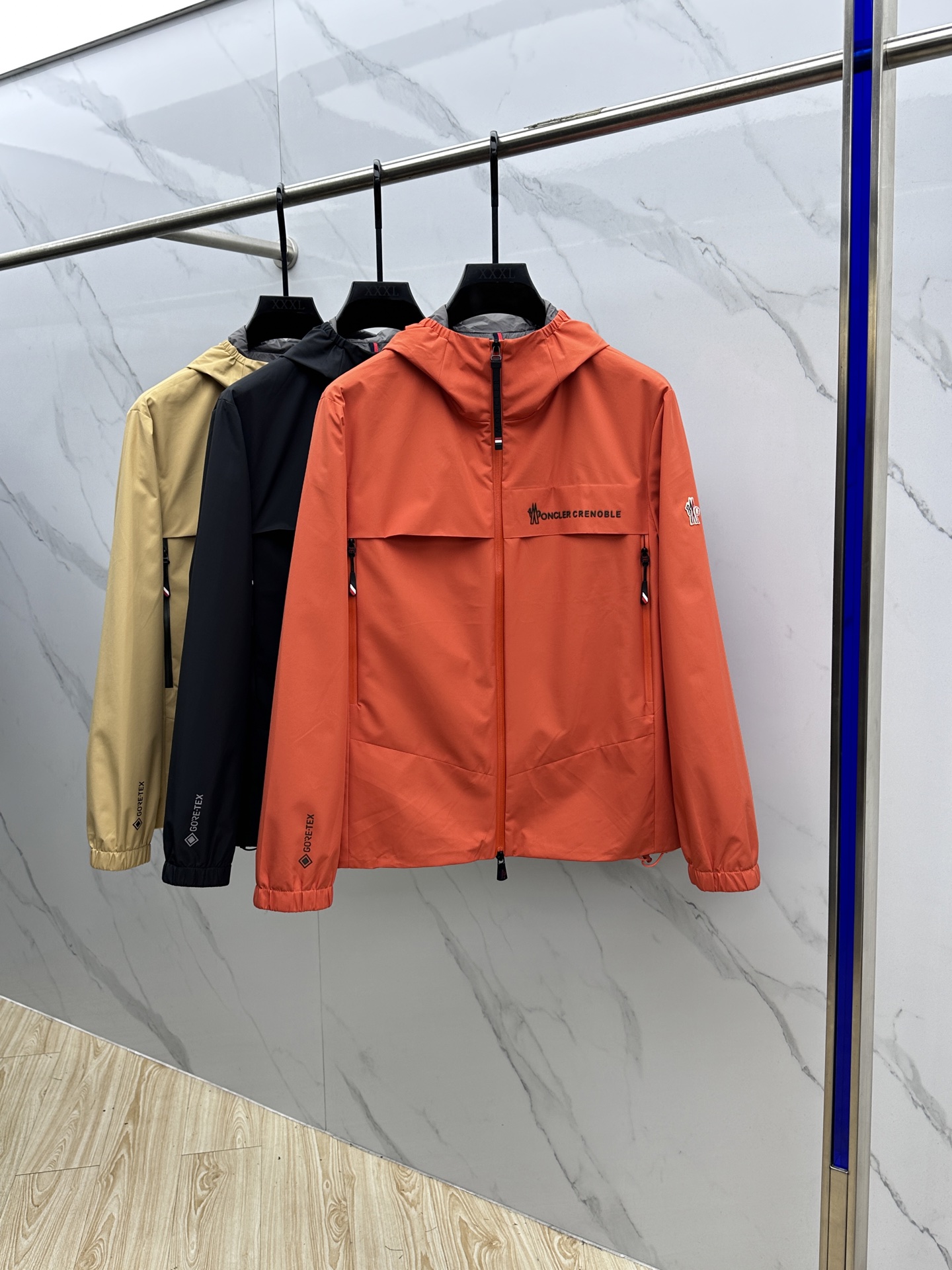 🆕Moncler蒙口 2025ss早秋新款发布夹棉连帽夹克外套，字母logo标识 秋季爆款，穿上就是舒适