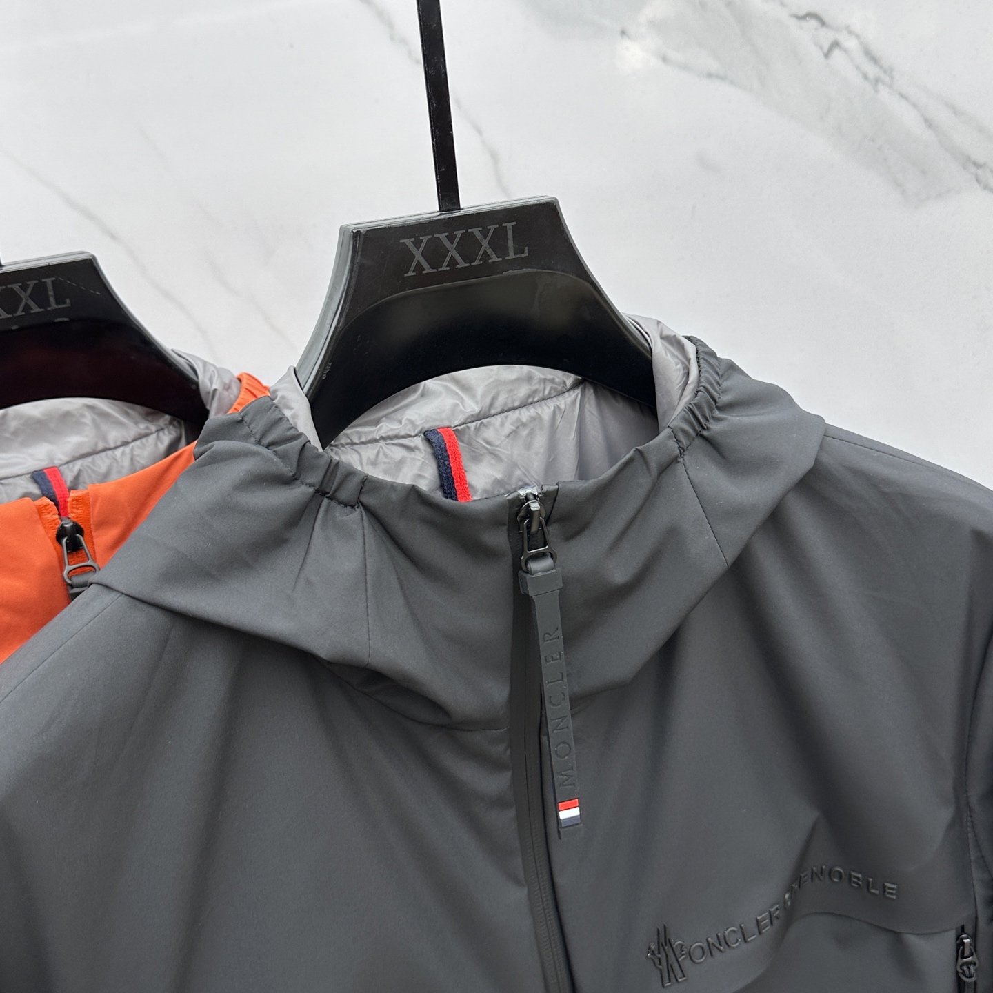 🆕Moncler蒙口 2025ss早秋新款发布夹棉连帽夹克外套，字母logo标识 秋季爆款，穿上就是舒适