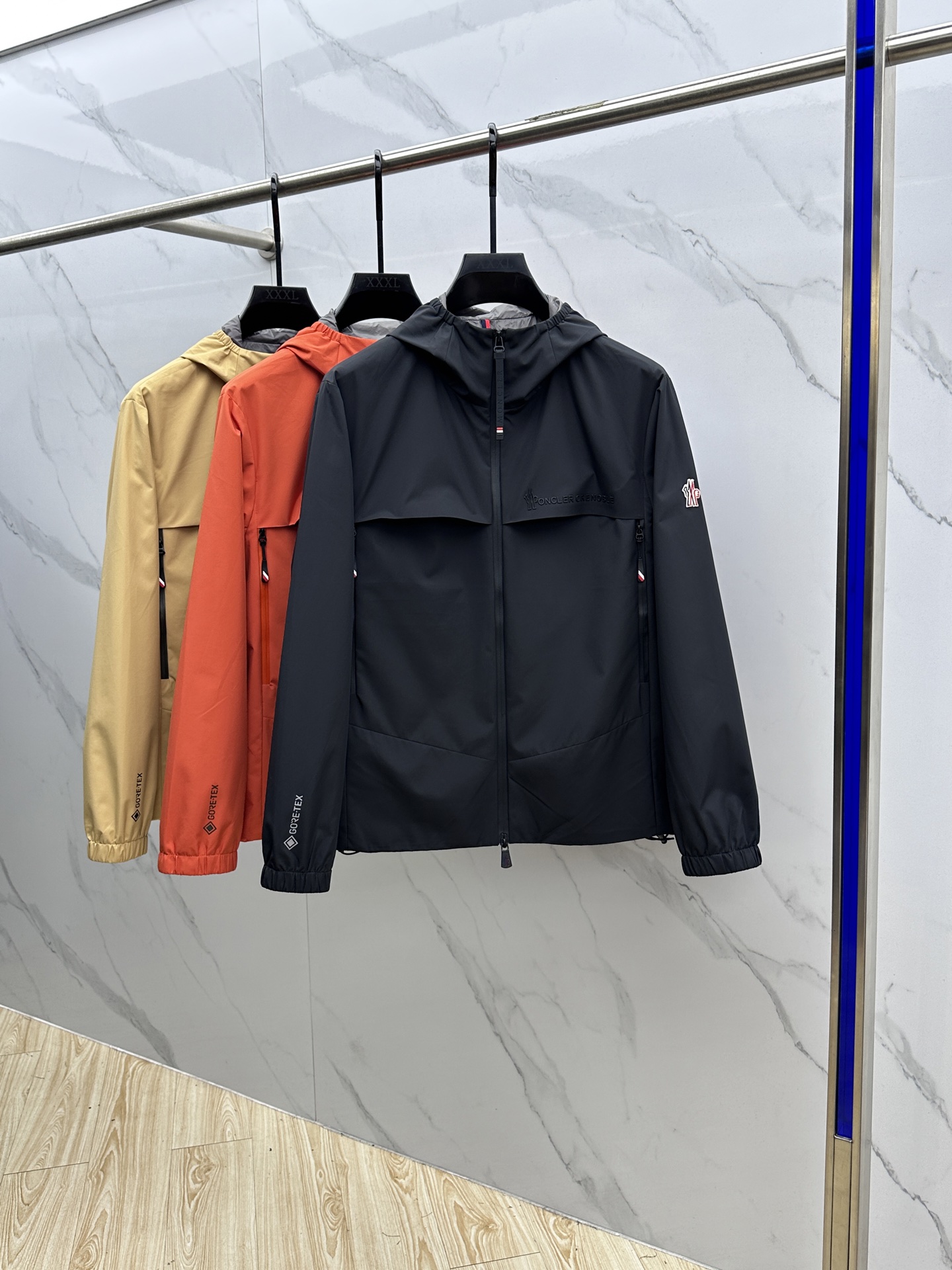 🆕Moncler蒙口 2025ss早秋新款发布夹棉连帽夹克外套，字母logo标识 秋季爆款，穿上就是舒适