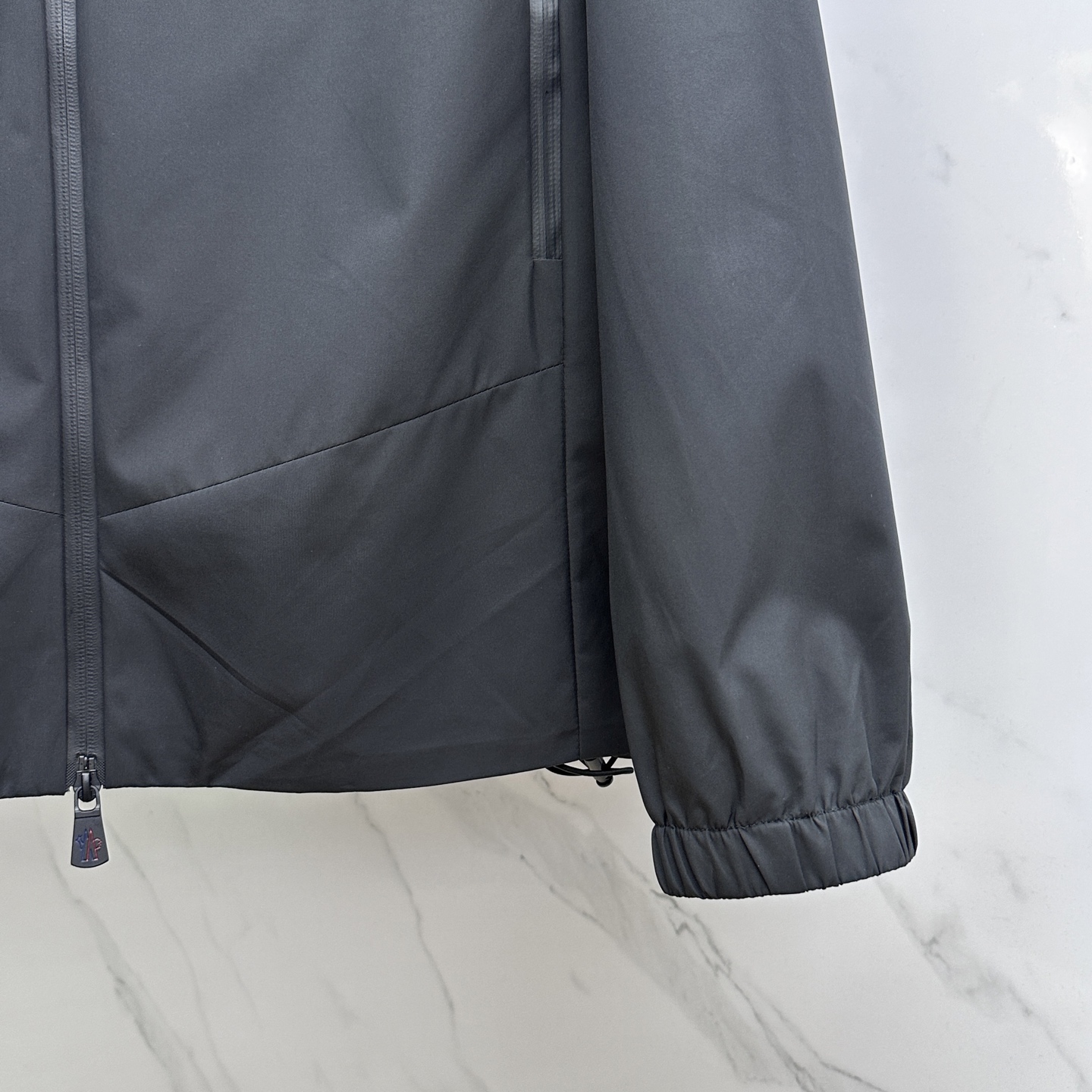 🆕Moncler蒙口 2025ss早秋新款发布夹棉连帽夹克外套，字母logo标识 秋季爆款，穿上就是舒适