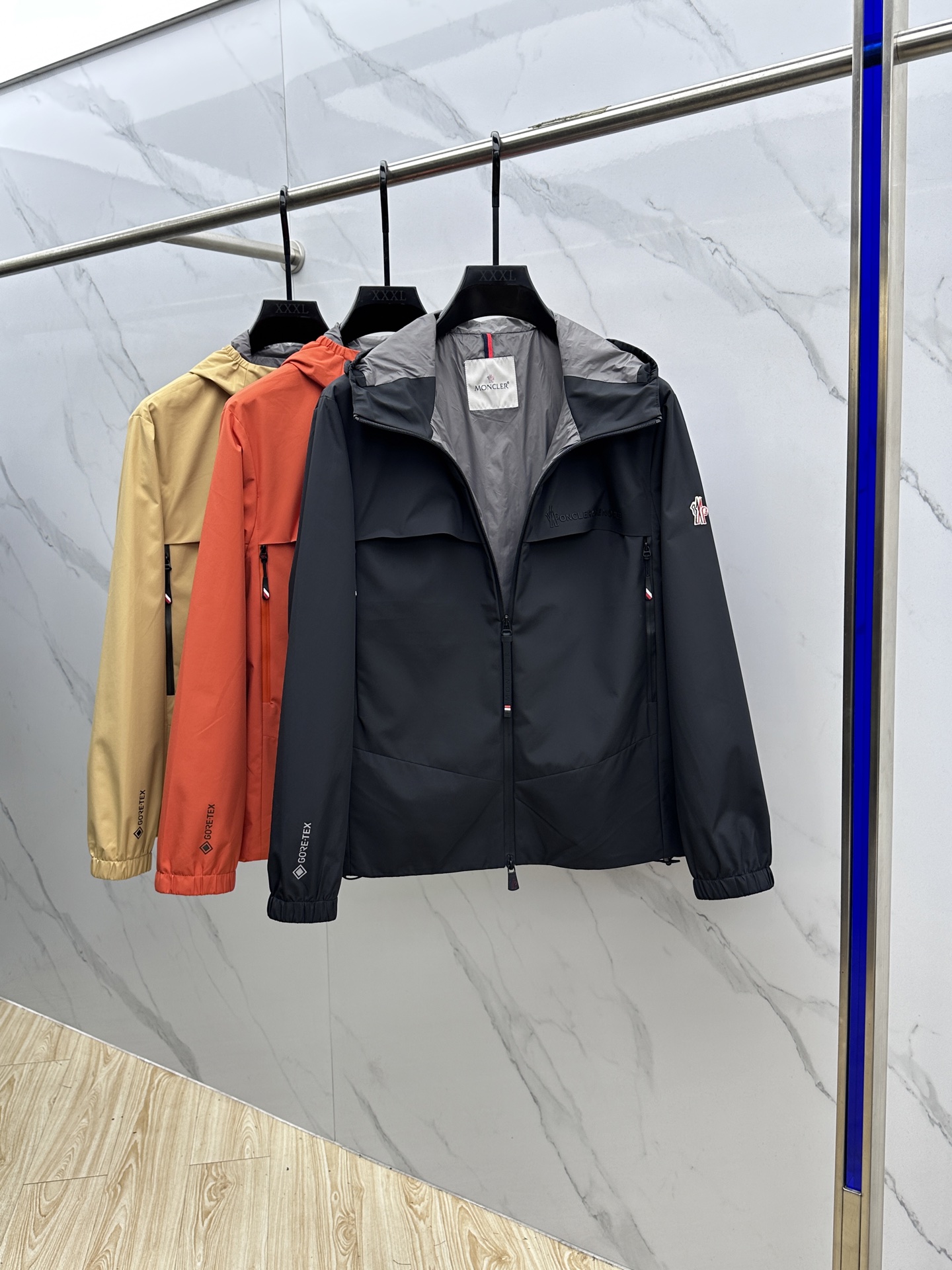 🆕Moncler蒙口 2025ss早秋新款发布夹棉连帽夹克外套，字母logo标识 秋季爆款，穿上就是舒适