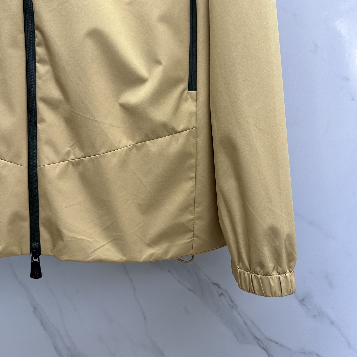 🆕Moncler蒙口 2025ss早秋新款发布夹棉连帽夹克外套，字母logo标识 秋季爆款，穿上就是舒适