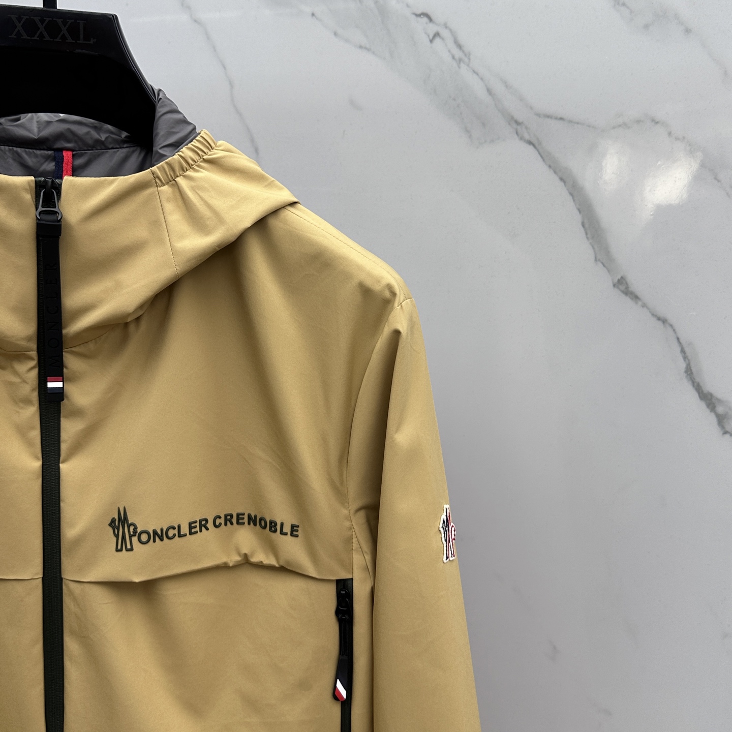 🆕Moncler蒙口 2025ss早秋新款发布夹棉连帽夹克外套，字母logo标识 秋季爆款，穿上就是舒适