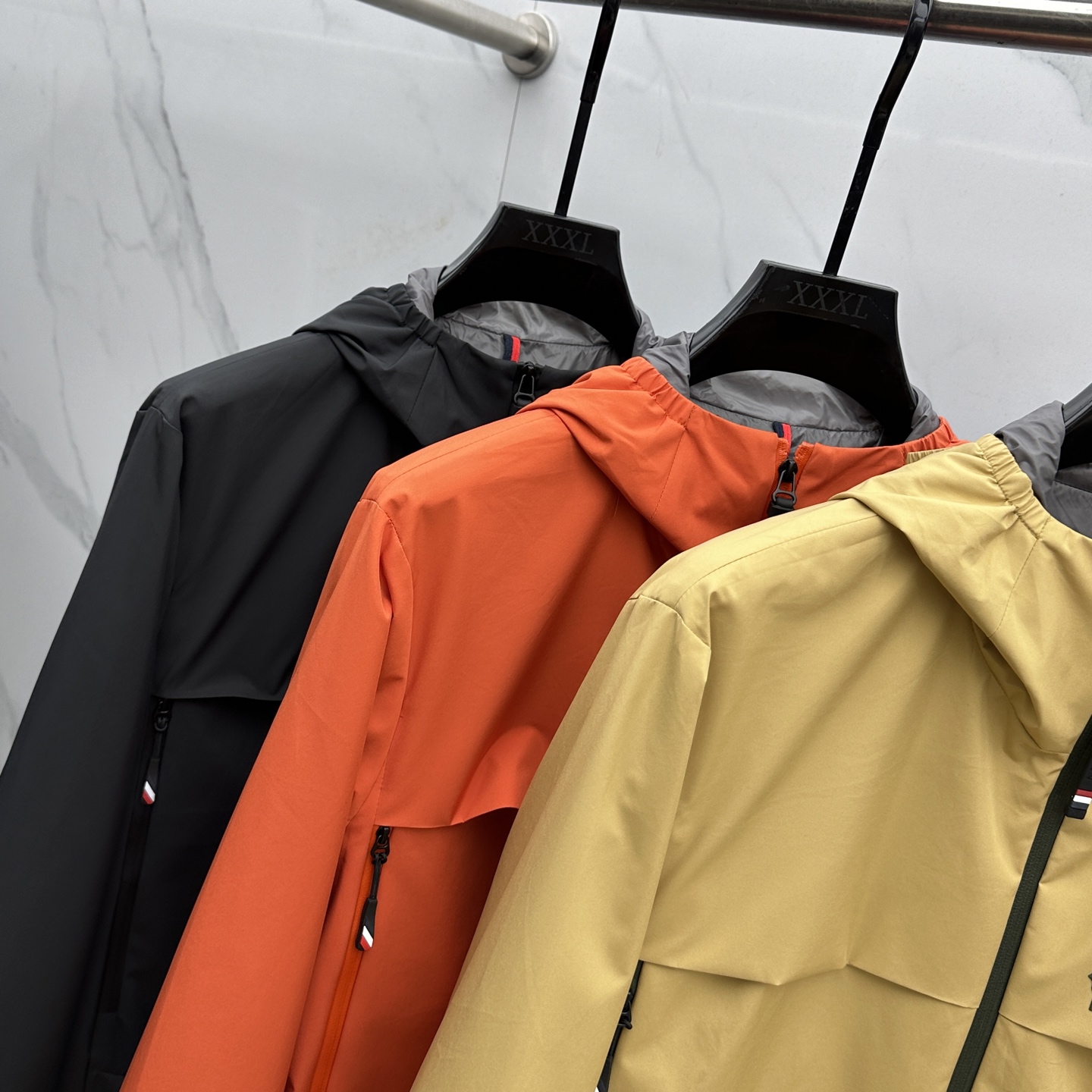 🆕Moncler蒙口 2025ss早秋新款发布夹棉连帽夹克外套，字母logo标识 秋季爆款，穿上就是舒适