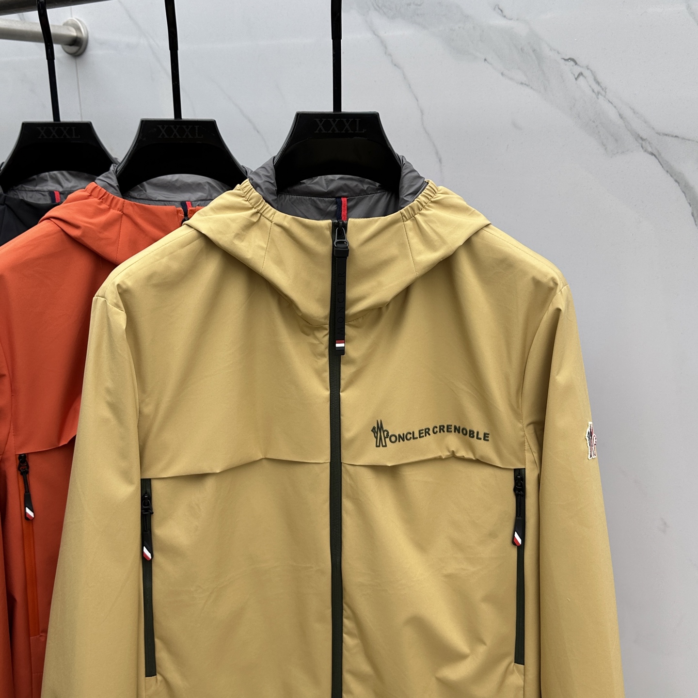 🆕Moncler蒙口 2025ss早秋新款发布夹棉连帽夹克外套，字母logo标识 秋季爆款，穿上就是舒适