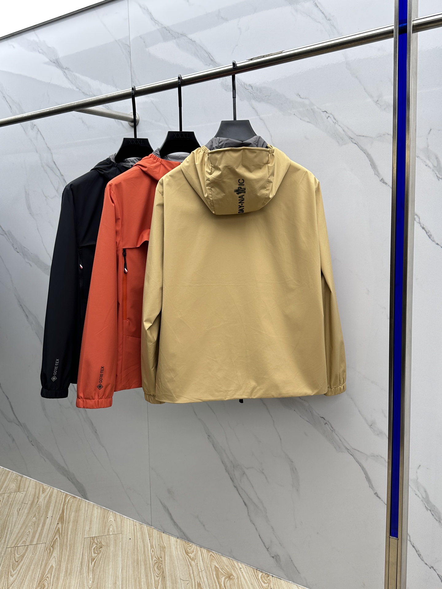 🆕Moncler蒙口 2025ss早秋新款发布夹棉连帽夹克外套，字母logo标识 秋季爆款，穿上就是舒适