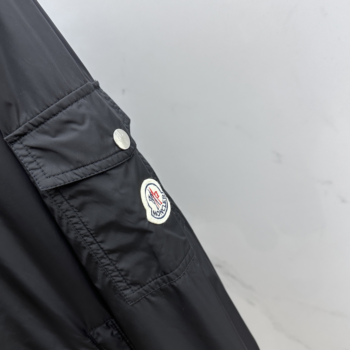 🆕Moncler蒙口 2025ss早秋新款连帽夹克外套，袖臂口袋仔章刺绣logo外套，穿上就是舒适自在又