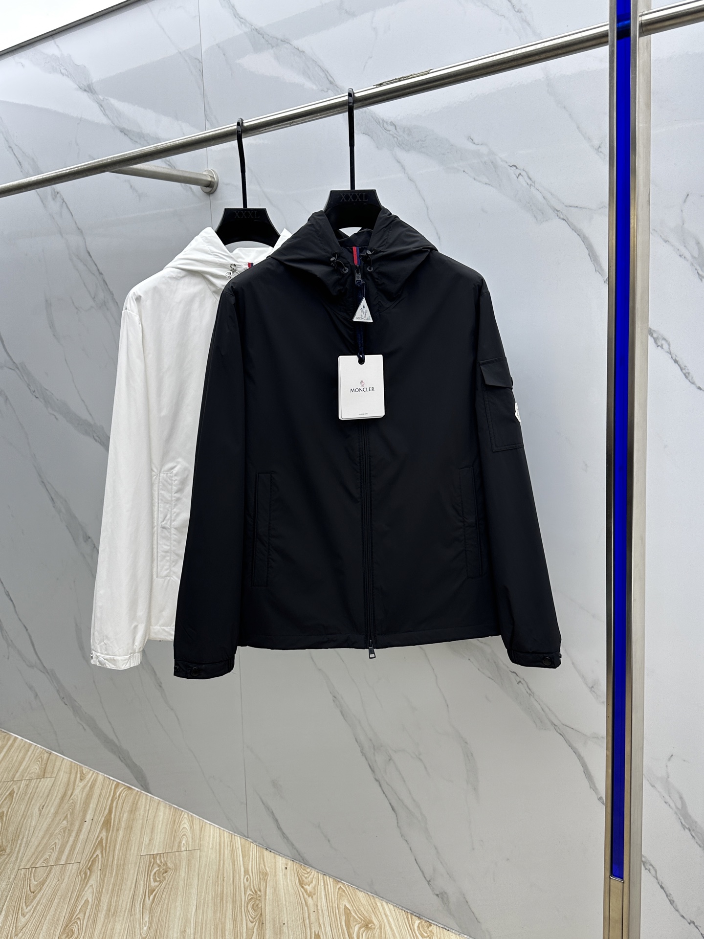 NO:568075,Moncler muzzle 2025 new men's casual customized jacket. Put on a simple and capable casual jacket, and instantly return to a fashionable and domineering state, and full of vitality. The most popular zipper design in history, all fabrics need to be customized, full of luxury. The slim tailoring reflects our perfect body shape, whether fat or thin, it can be easily controlled. Super versatile style, not picky, suitable for different age groups. High street practical wear, spring and summer matching tool dm  Size 48-56,,Moncler,jackets & coats,jackets & coats,alexander wang19860909Moncler蒙口 2025新款男士休闲定制夹克外套.穿上简约干练的休闲外套,瞬间重回时髦霸气,又是活力满满的状态.史前最流行的拉链设计,面料全部需要定制,奢华感十足.修身的剪裁体现出我们完美的体型无论胖瘦都可以轻松驾驭.超百搭款式,不挑身材的款,适合不同年龄段穿着.高街实穿款,春夏搭配利器dm 尺码48-56,,Moncler,jackets & coats,jackets & coats,alexander wang,Men's clothing