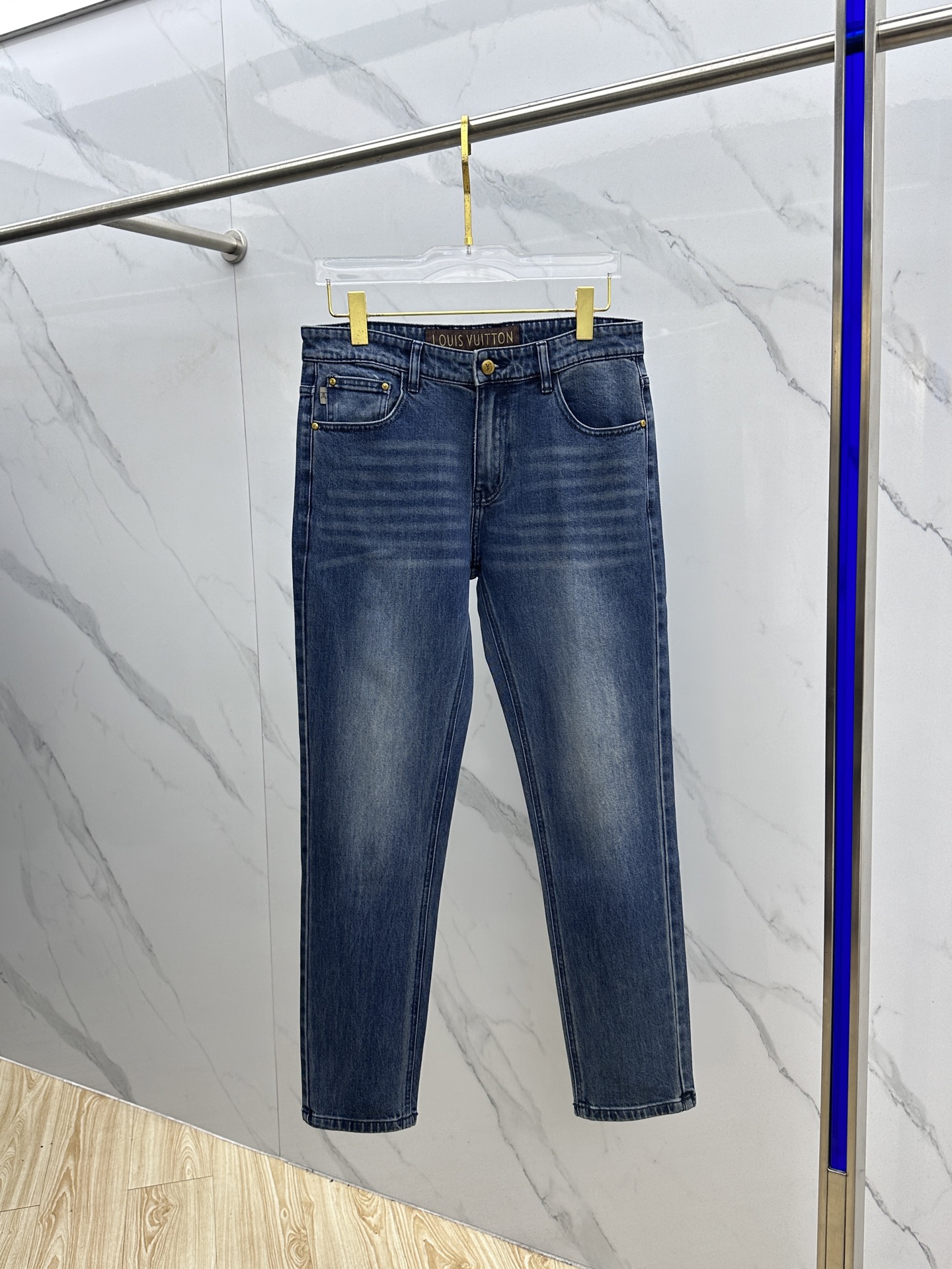 🆕1V*路易威登 🔥高端定制、2025早秋最新款牛仔裤 柜台同步发售 原版定制复刻 客供五金辅料 原单品