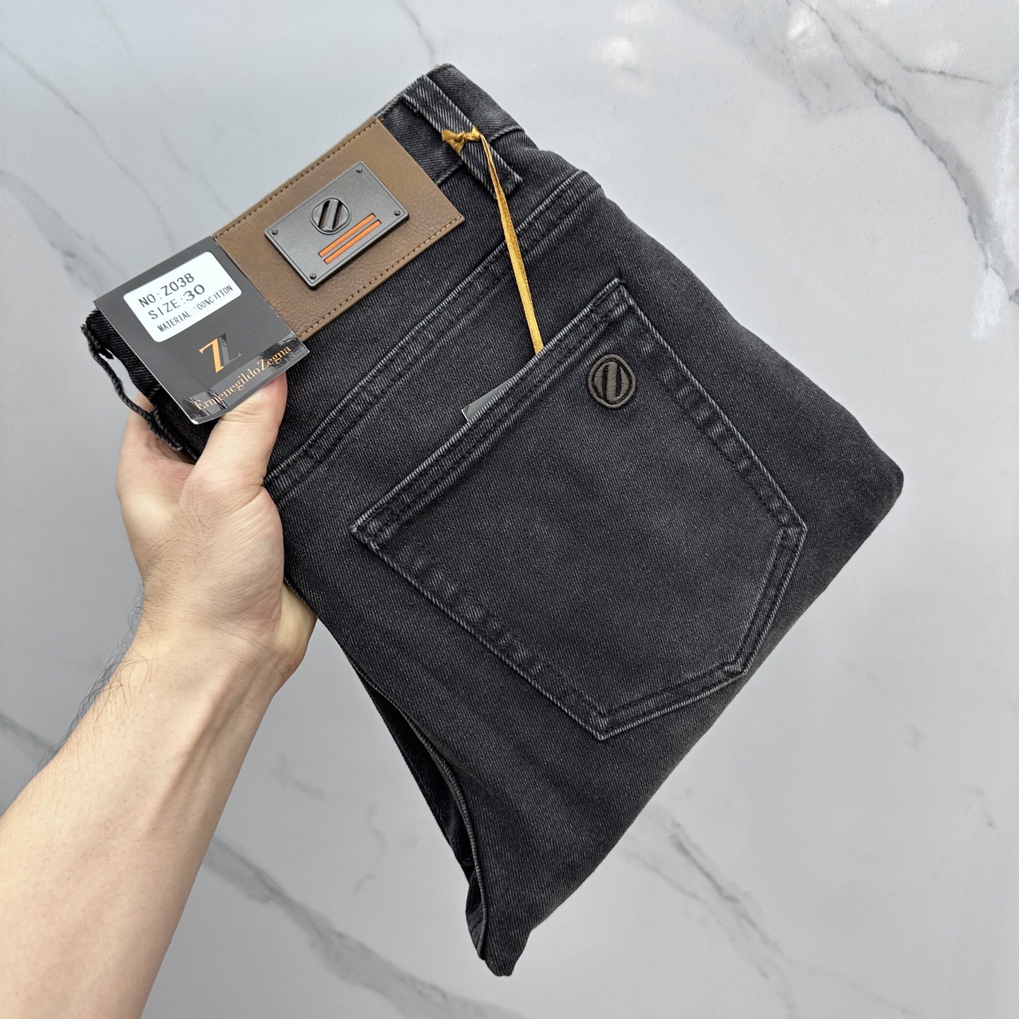 NO:563894,Zegna Zegna high-end customization, 2025 early autumn latest jeans, simultaneous sale at the counter, original customized replica, customer-supplied hardware accessories, original quality, imported solid color denim fabric, heavy washing, fine workmanship, excellent upper body!  Preferred single product, complete with three standards, AX original product, code number 29-38, no 37,,zegna,jeans,alexander wang19860909zegna杰尼亚 高端定制、2025早秋最新款牛仔裤 柜台同步发售 原版定制复刻 客供五金辅料 原单品质 进口固色牛仔面料 重工洗水 做工走线精细 上身绝佳！优选单品 三标齐全 AX原单出品 码数29-38无37,,zegna,jeans,alexander wang,Men's clothing