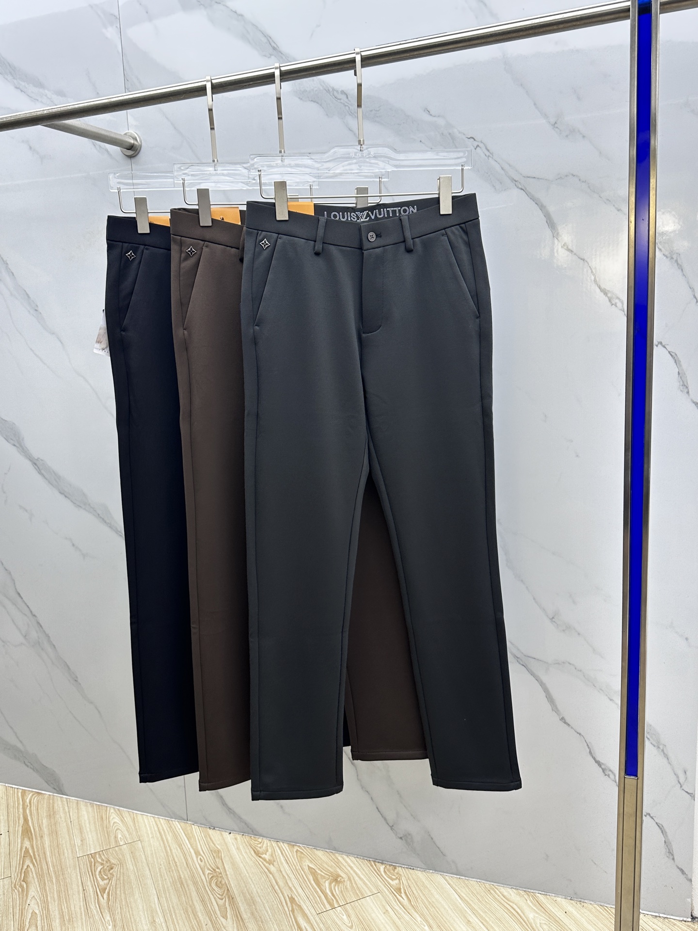 🆕LV路易威登 2025早秋新品休闲裤西裤，官网同步发售，裤身工艺设计，进口客供辅料、面料定制，代工厂出