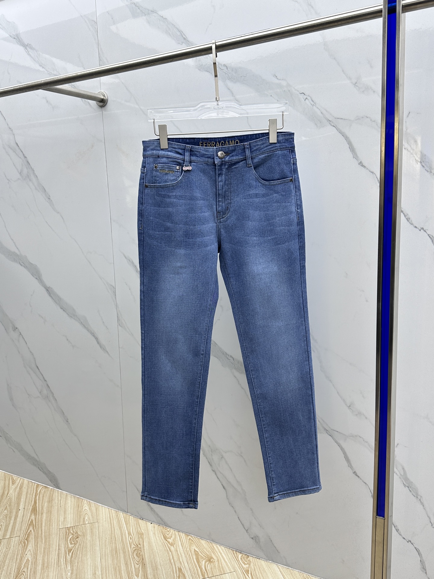 🆕Ferragamo菲拉格慕 🔥高端定制、2025早秋最新款牛仔裤 柜台同步发售 原版定制复刻 客供五金