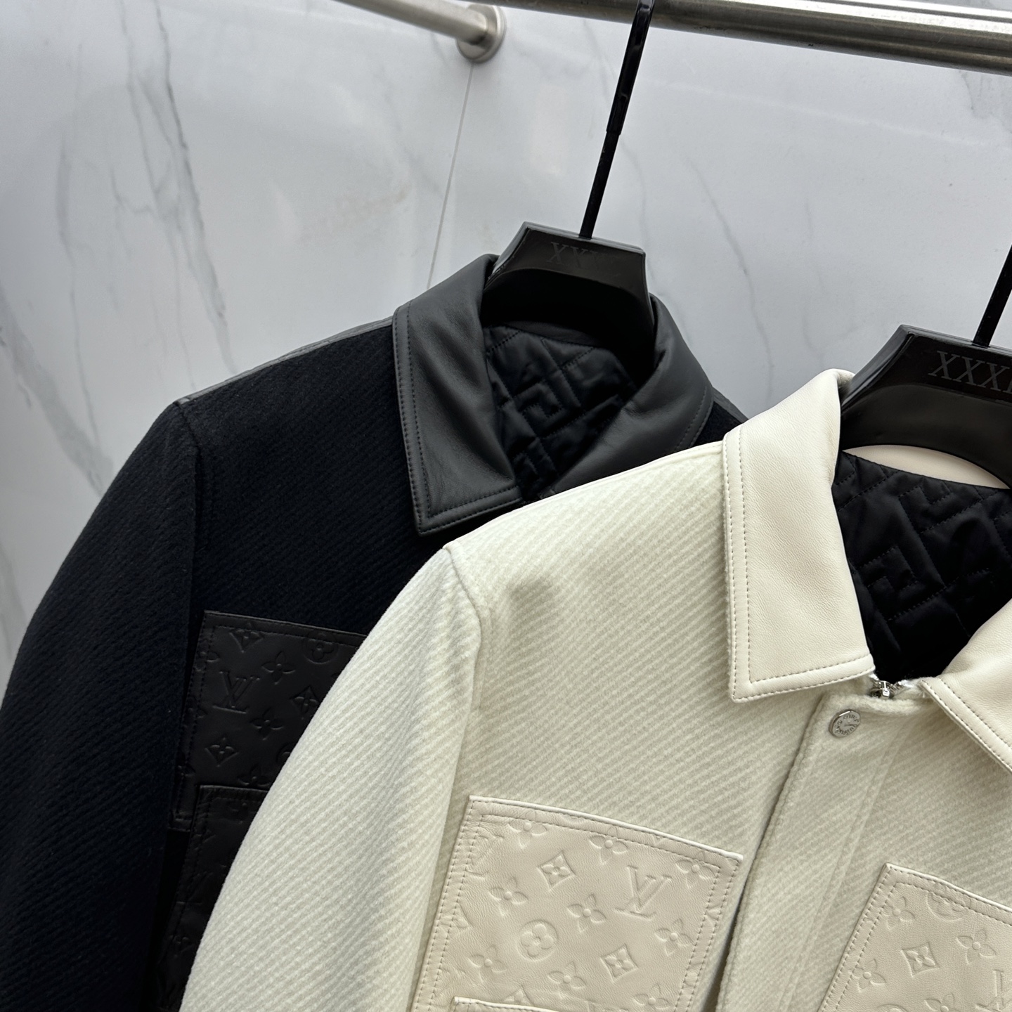 。🆕LV路易威登 2025驴家翻领款自带复古时尚情怀的一款吸睛时尚单品时尚拼皮休闲夹克，休闲中流露出轻奢