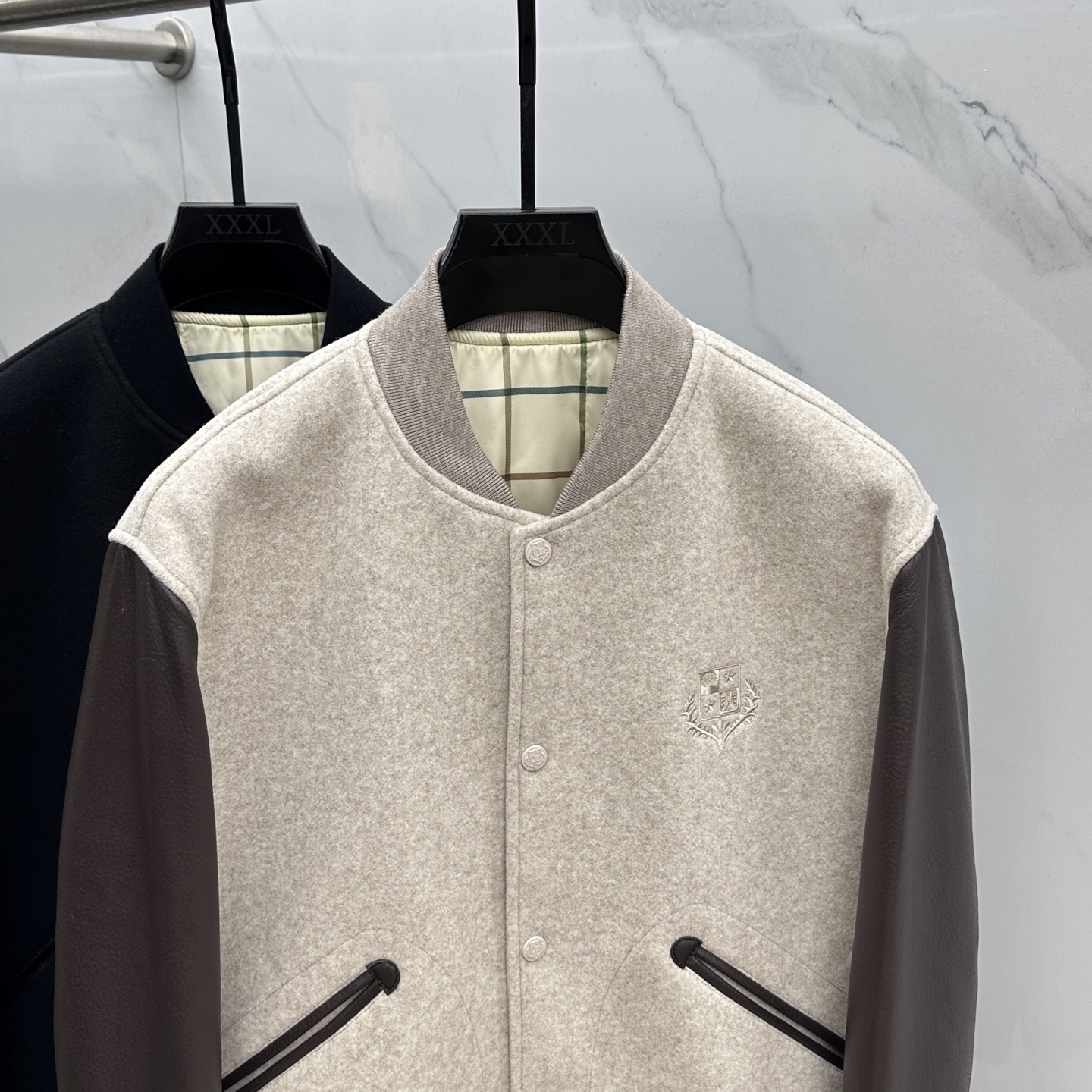 。🆕lP🆕男士真皮拼接毛呢休闲棒球服。洋行贸易货，重磅级臻品，殿堂级品鉴尤物。棒球领常规的版型，简约设计