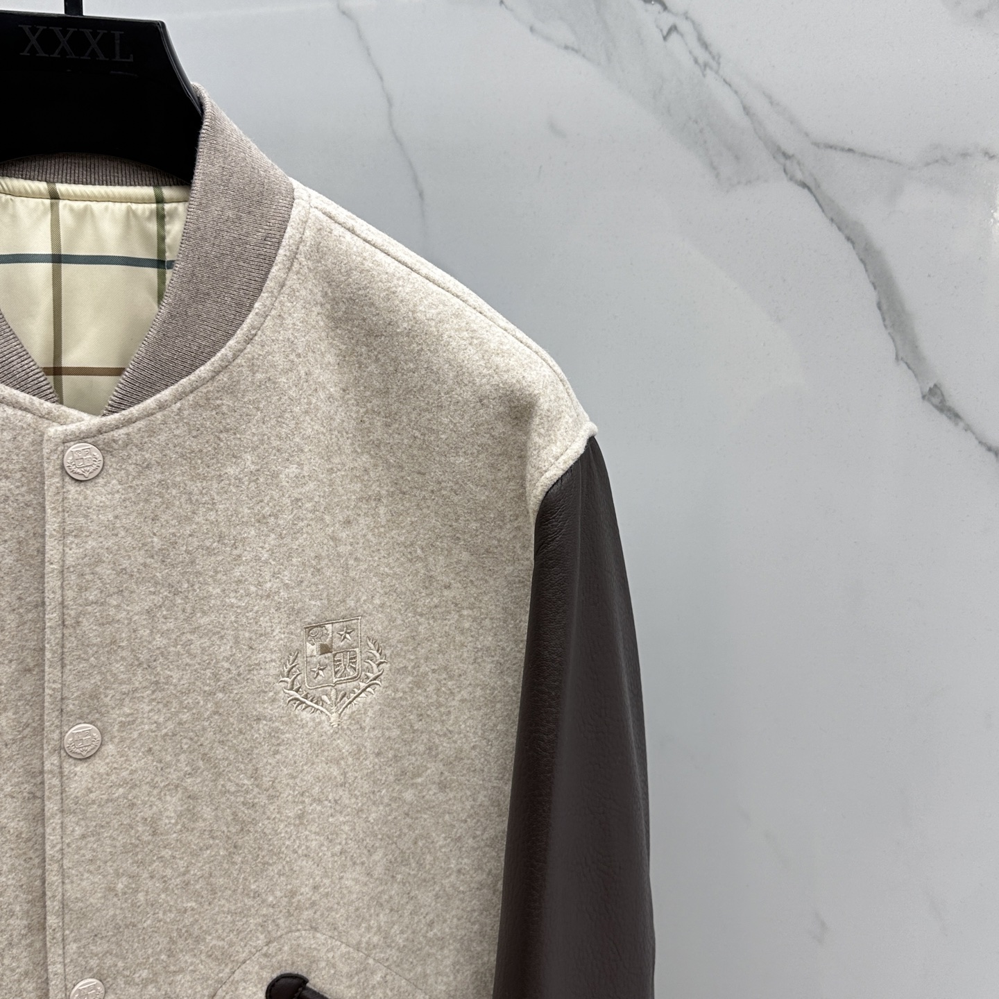 。🆕lP🆕男士真皮拼接毛呢休闲棒球服。洋行贸易货，重磅级臻品，殿堂级品鉴尤物。棒球领常规的版型，简约设计