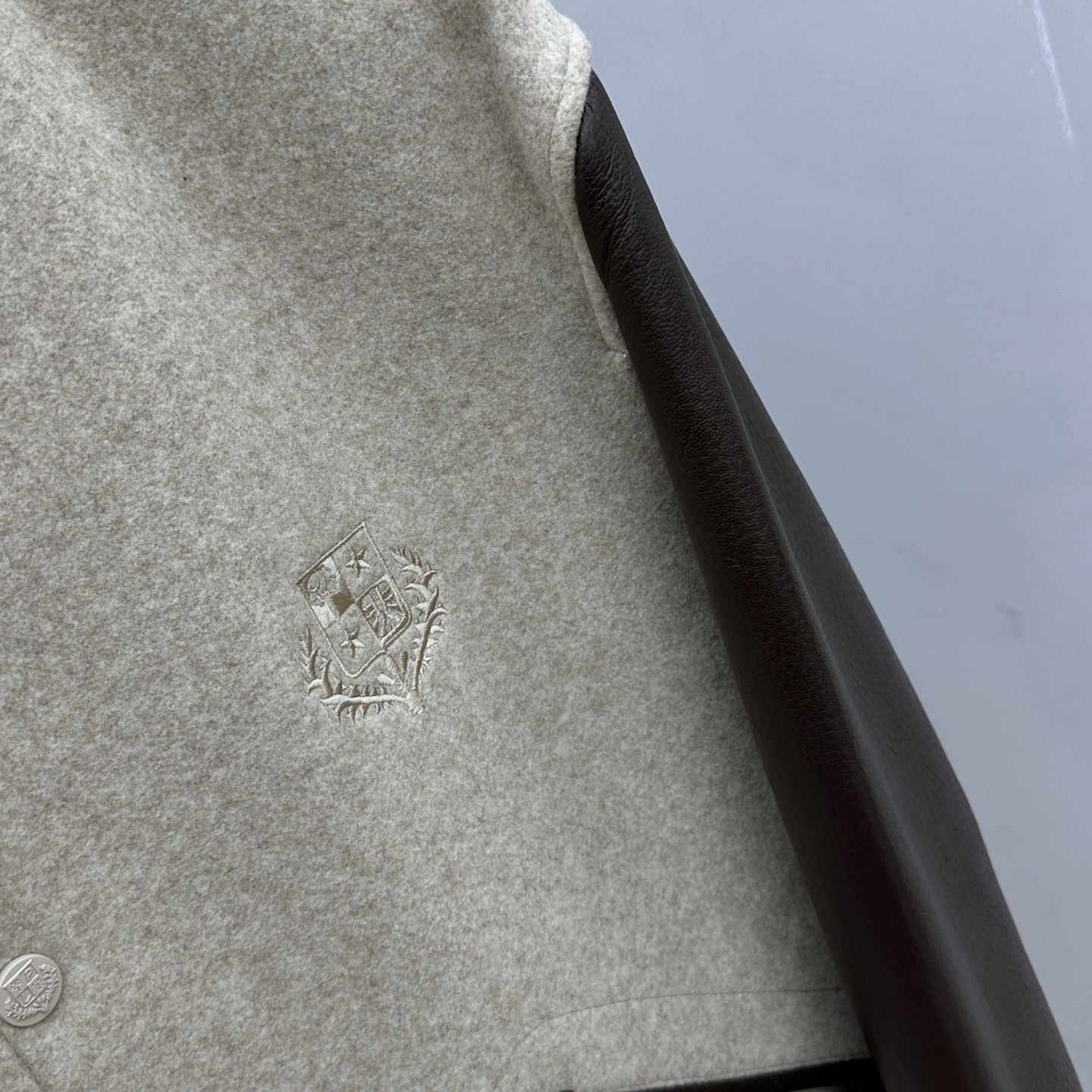 。🆕lP🆕男士真皮拼接毛呢休闲棒球服。洋行贸易货，重磅级臻品，殿堂级品鉴尤物。棒球领常规的版型，简约设计