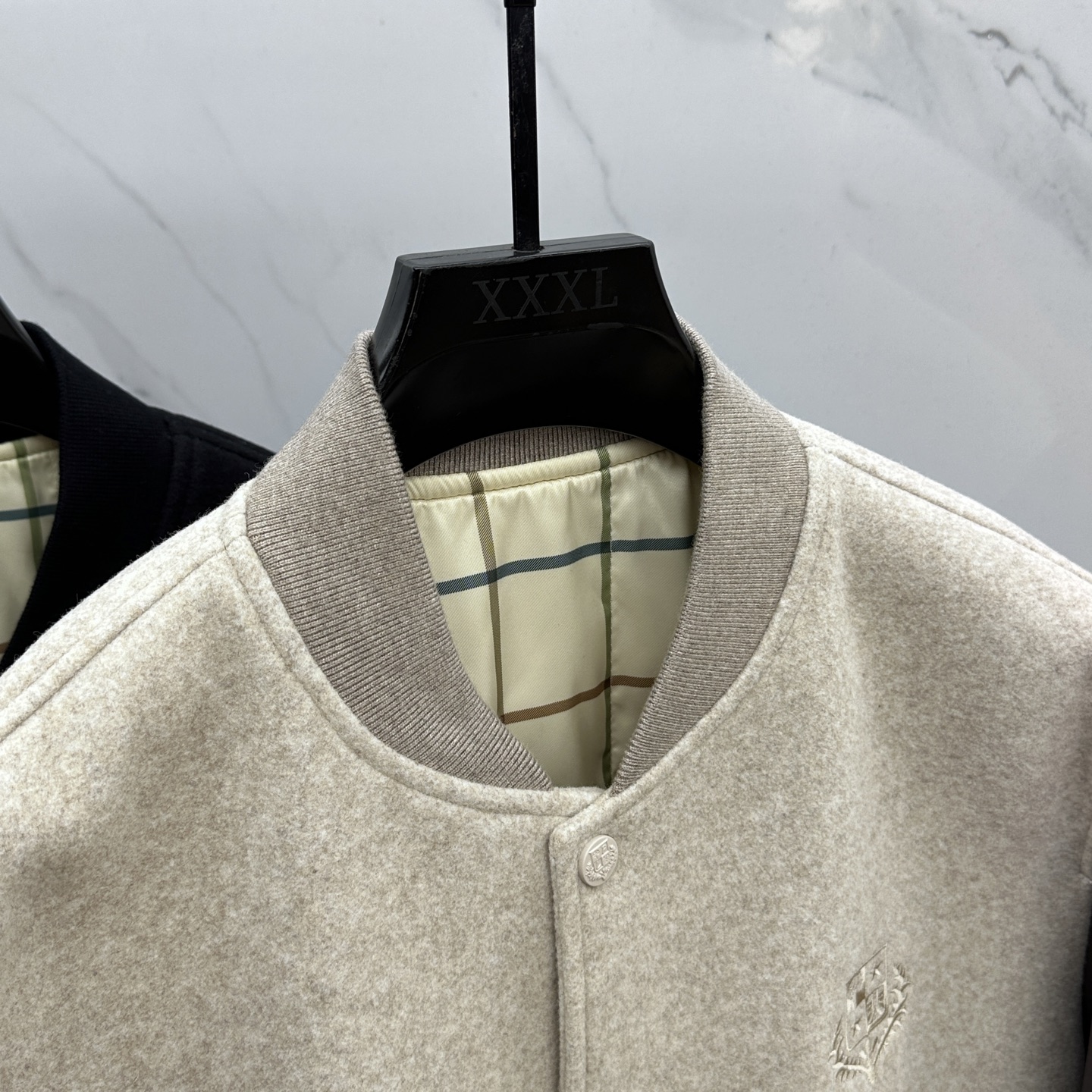 。🆕lP🆕男士真皮拼接毛呢休闲棒球服。洋行贸易货，重磅级臻品，殿堂级品鉴尤物。棒球领常规的版型，简约设计