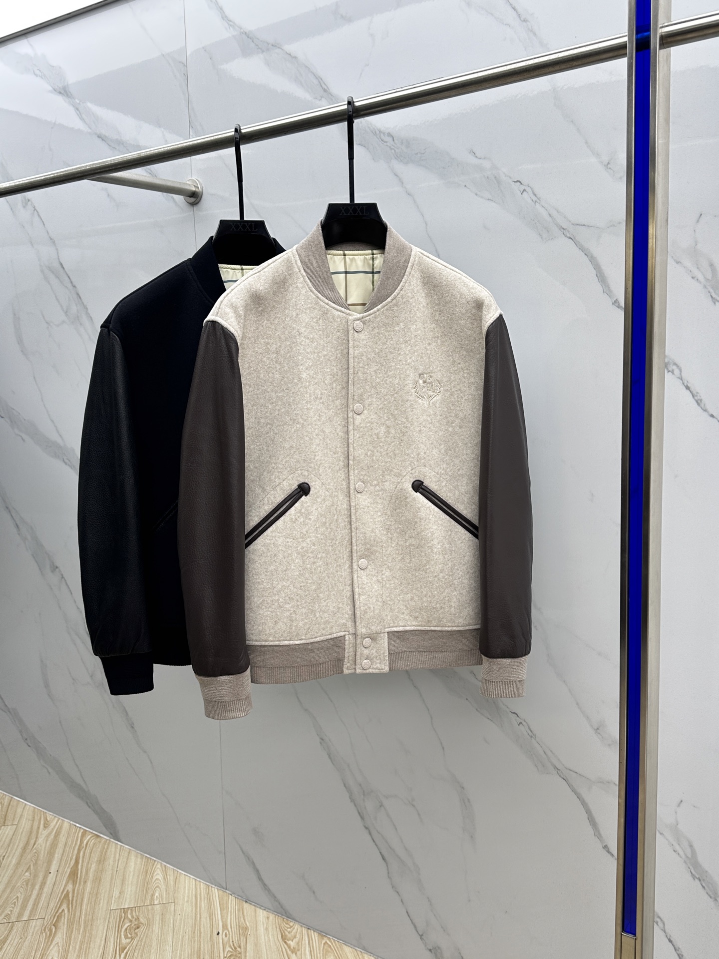 。 🆕lP🆕男士真皮拼接毛呢休闲棒球服。洋行贸易货，重磅级臻品，殿堂级品鉴尤物。棒球领常规的版型，简约设