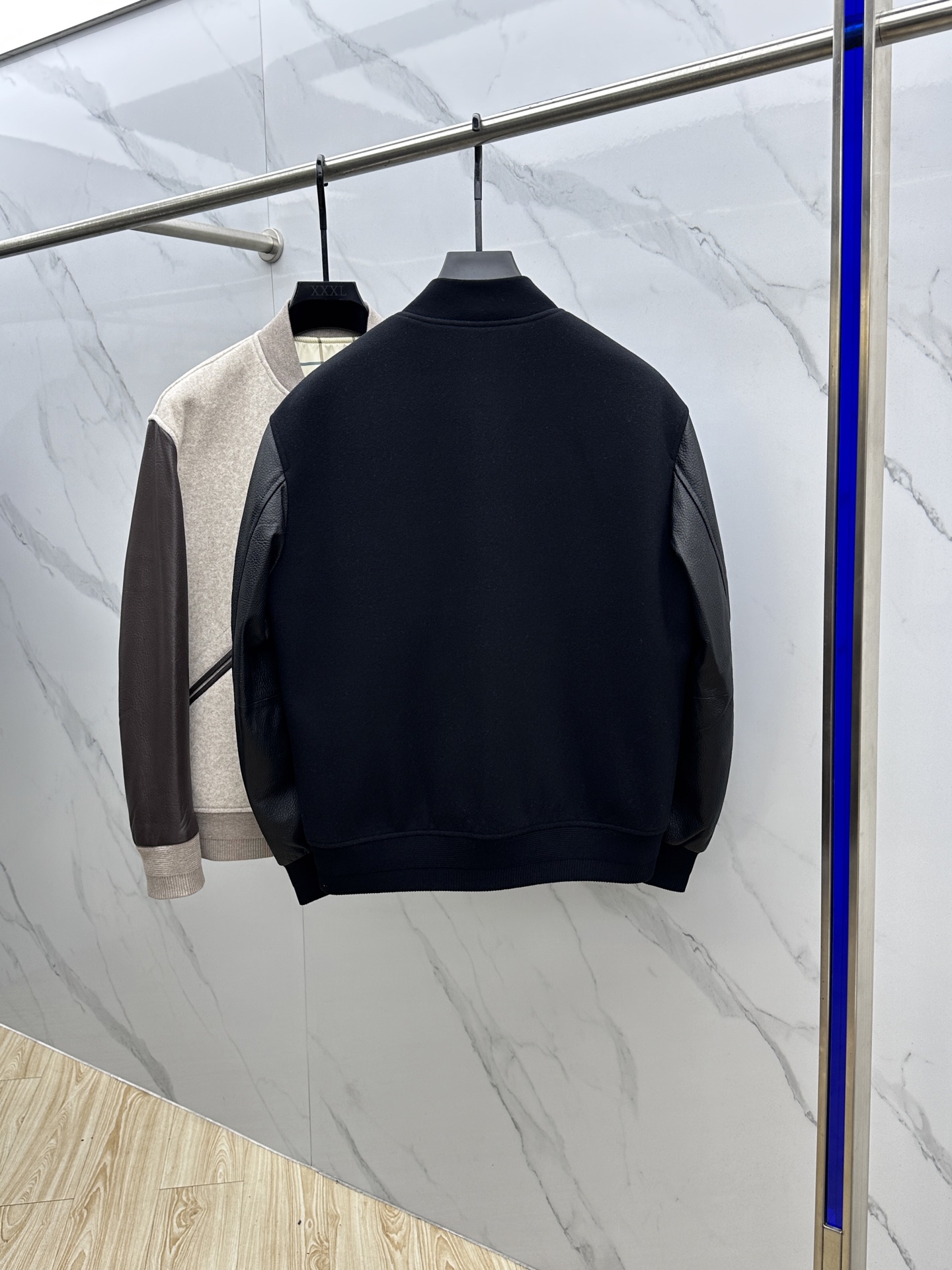 。 🆕lP🆕男士真皮拼接毛呢休闲棒球服。洋行贸易货，重磅级臻品，殿堂级品鉴尤物。棒球领常规的版型，简约设