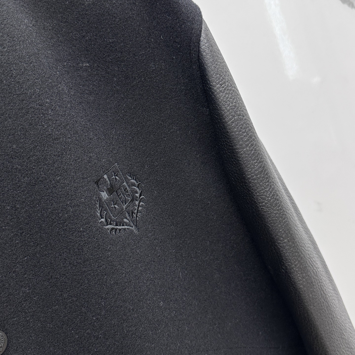 。 🆕lP🆕男士真皮拼接毛呢休闲棒球服。洋行贸易货，重磅级臻品，殿堂级品鉴尤物。棒球领常规的版型，简约设